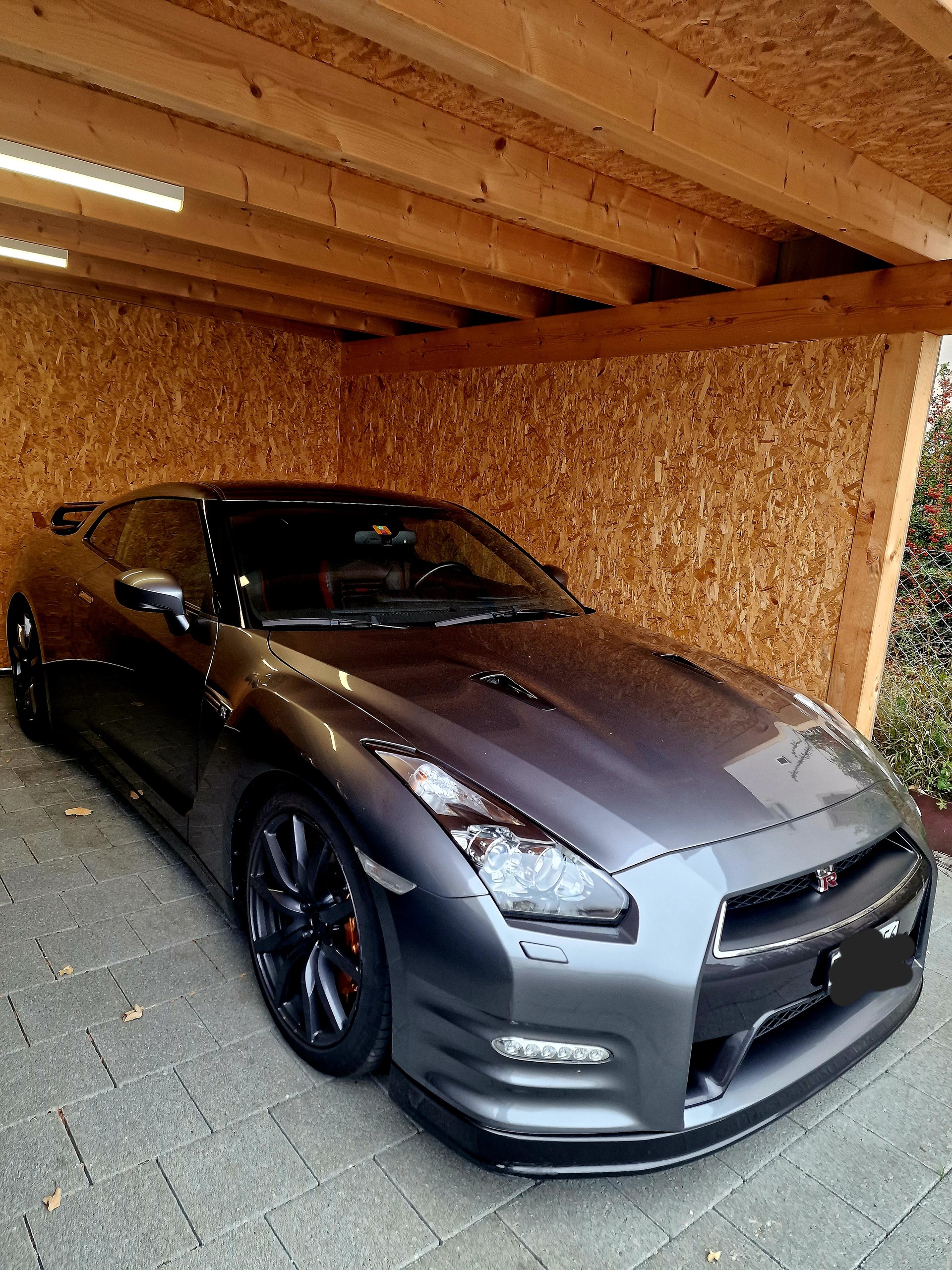 NISSAN 3.8 V6 BiT Premium Edition