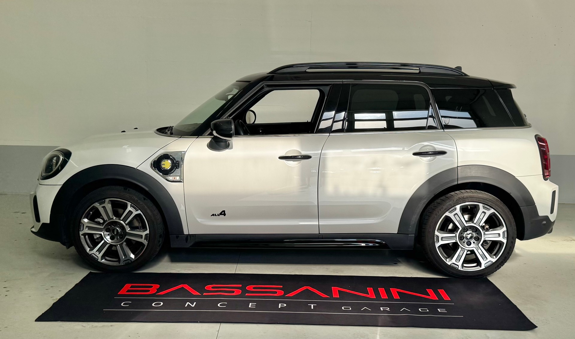 MINI Countryman Cooper SE ALL4 PHEV Steptronic ## Auto CH 🇨🇭 con gratis service