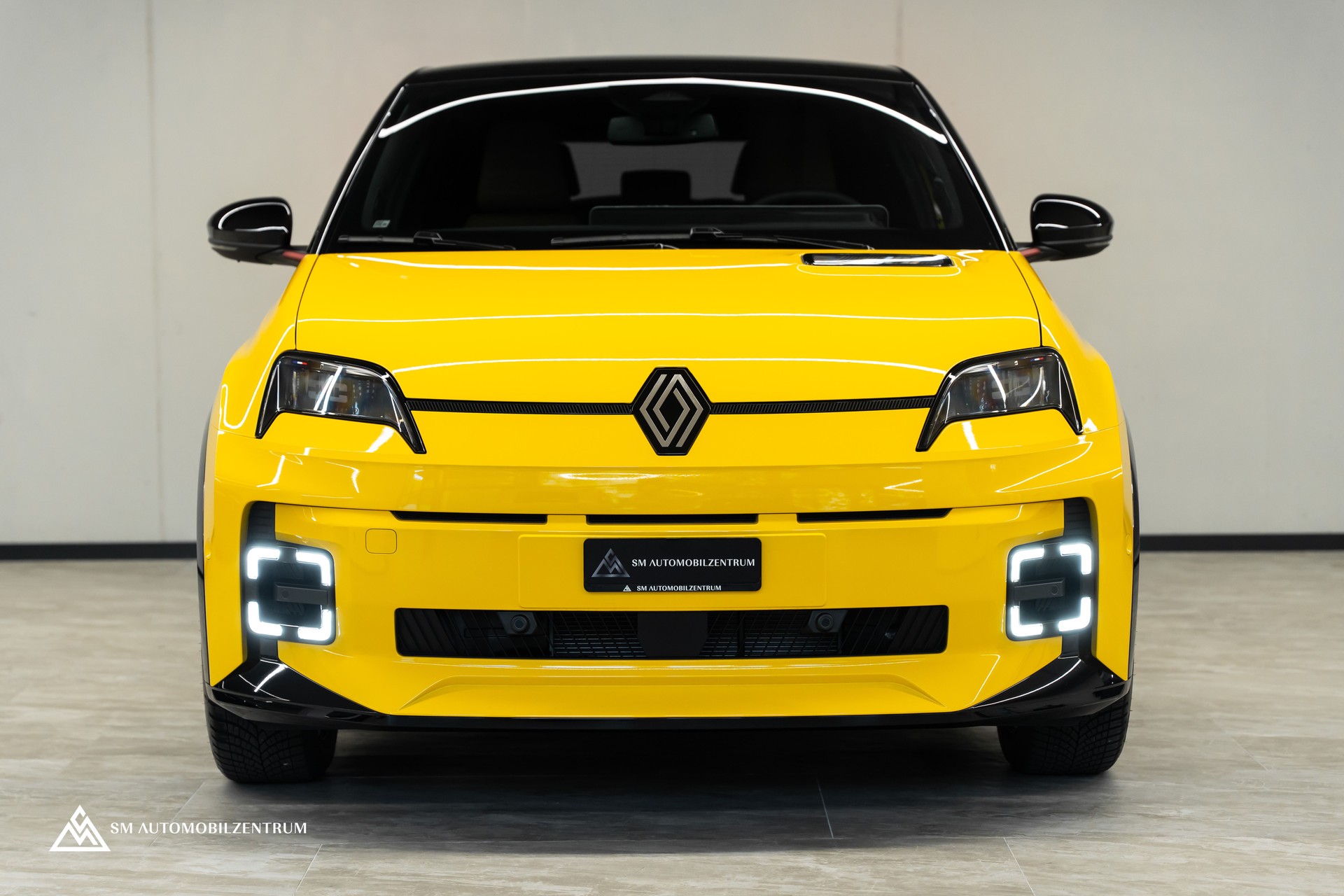 RENAULT R5 / -5 E-Tech Comfort Range 52 kWh Iconic Five / ACC / H&K / Rückfahrkamera / Safety & Advanced-showroom-element-1