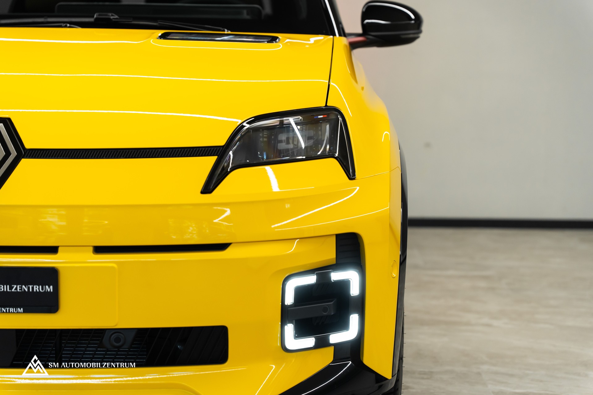 RENAULT R5 / -5 E-Tech Comfort Range 52 kWh Iconic Five / ACC / H&K / Rückfahrkamera / Safety & Advanced-showroom-element-2