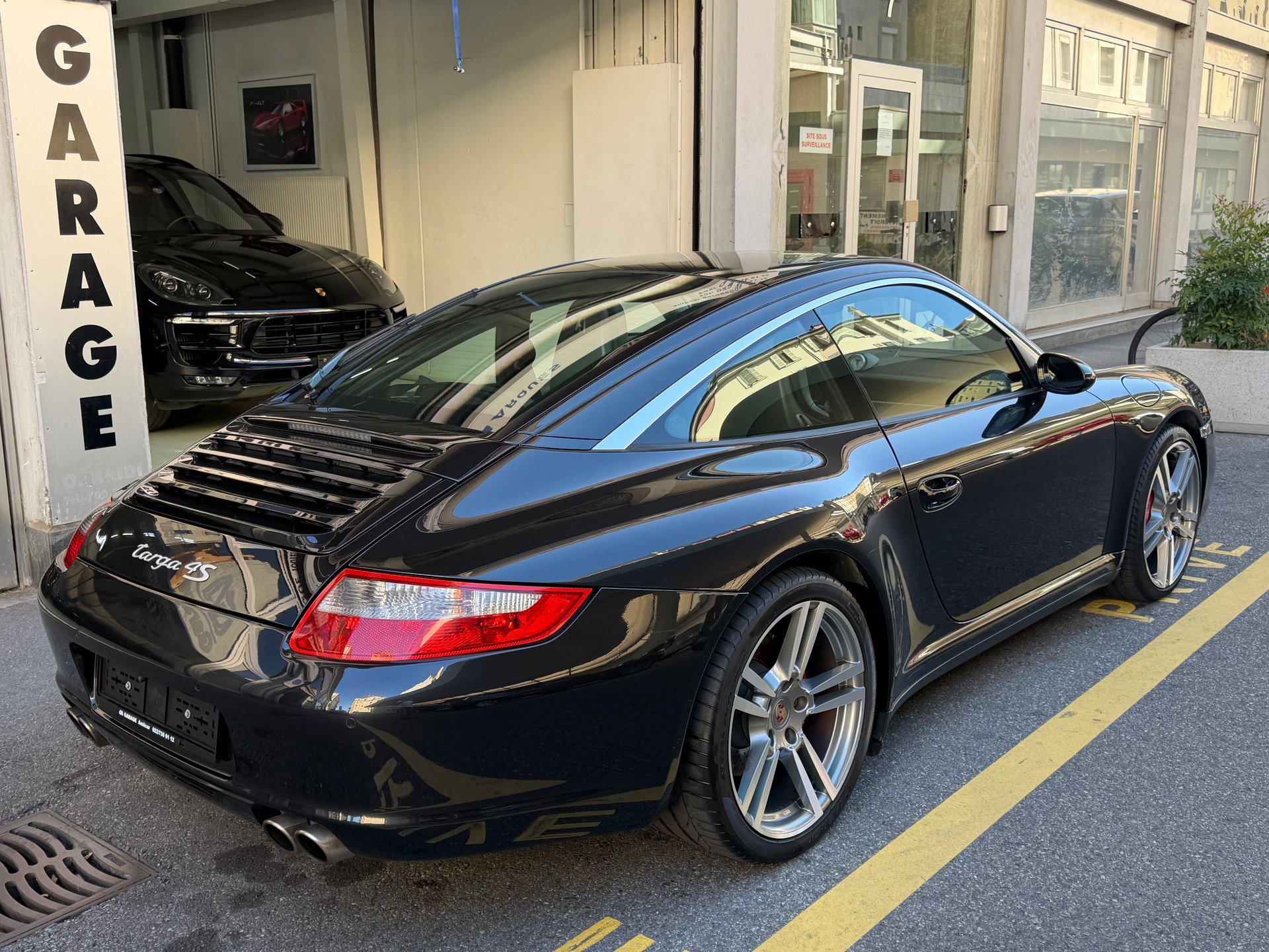 PORSCHE 911 Targa 4S-image-2