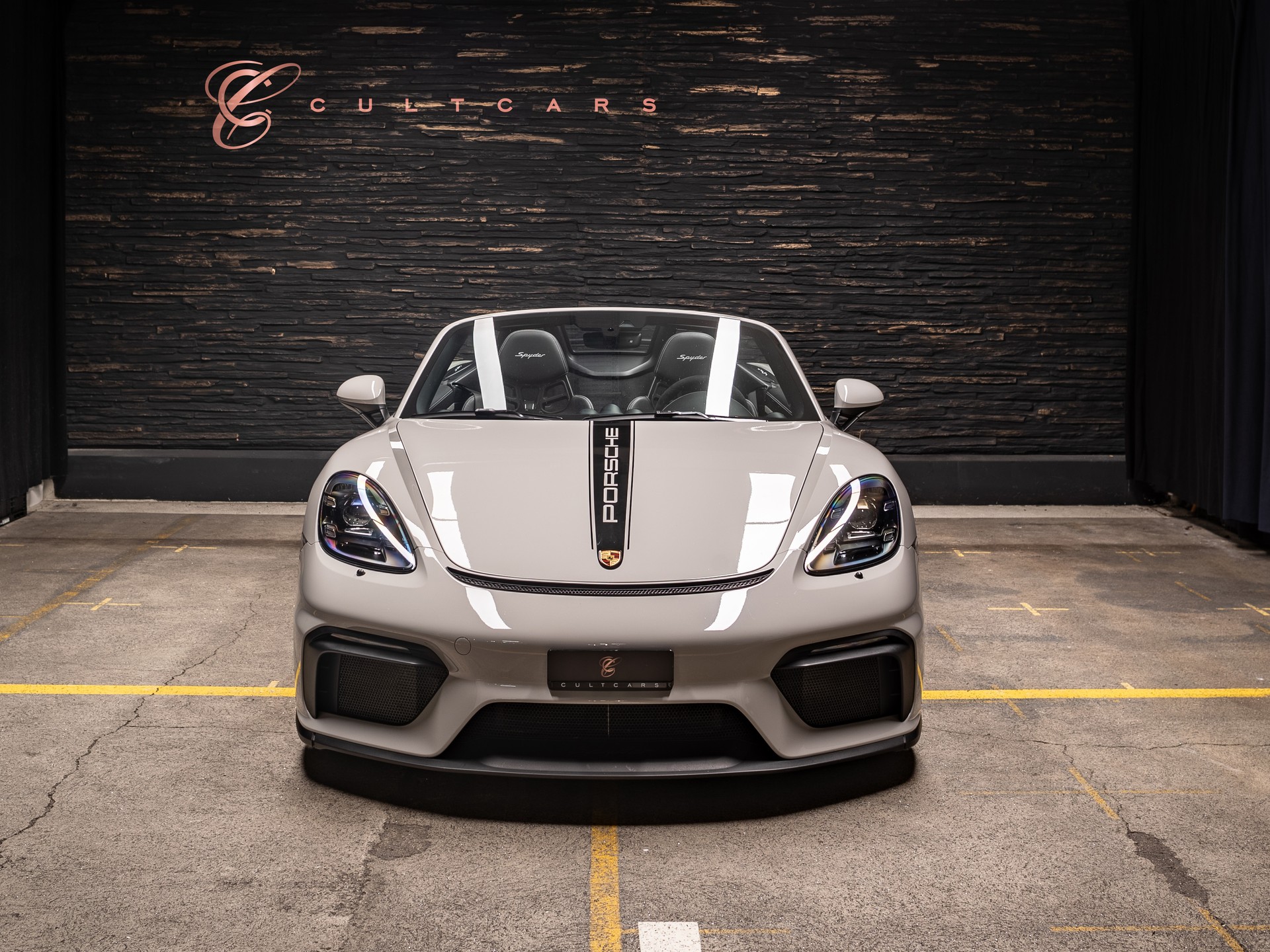 PORSCHE 718 Boxster Spyder-showroom-element-3