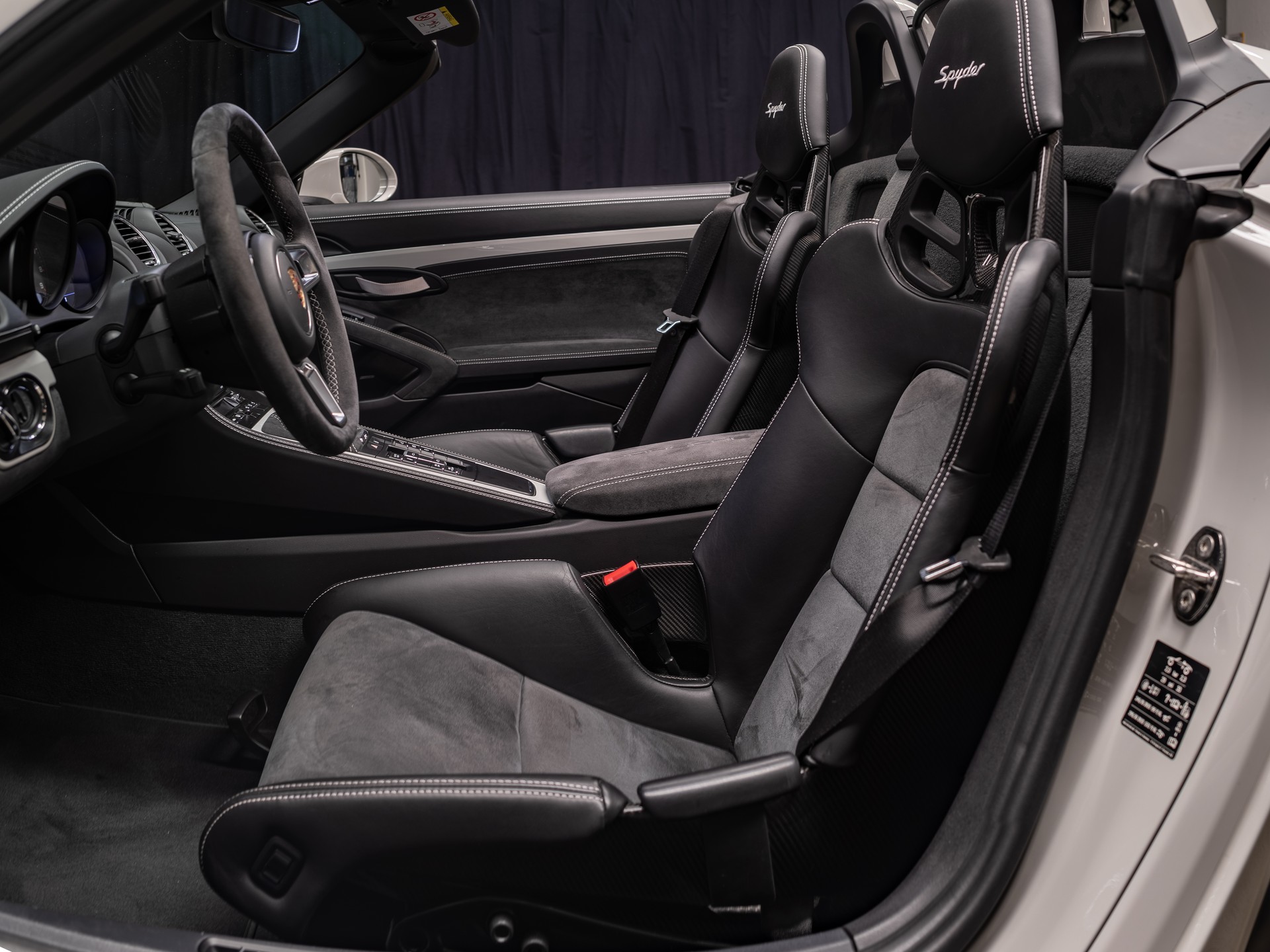 PORSCHE 718 Boxster Spyder-image-8