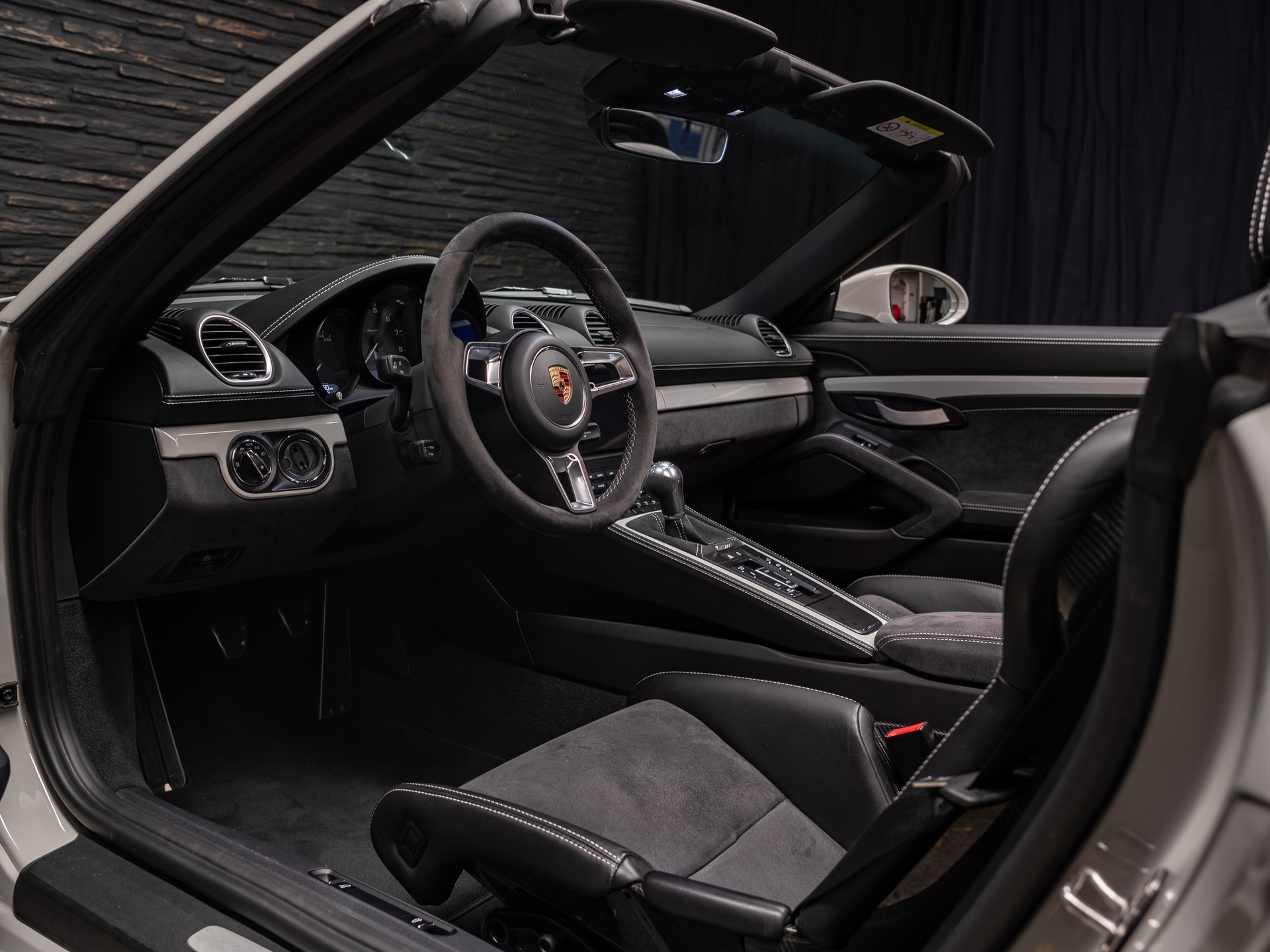 PORSCHE 718 Boxster Spyder-image-27