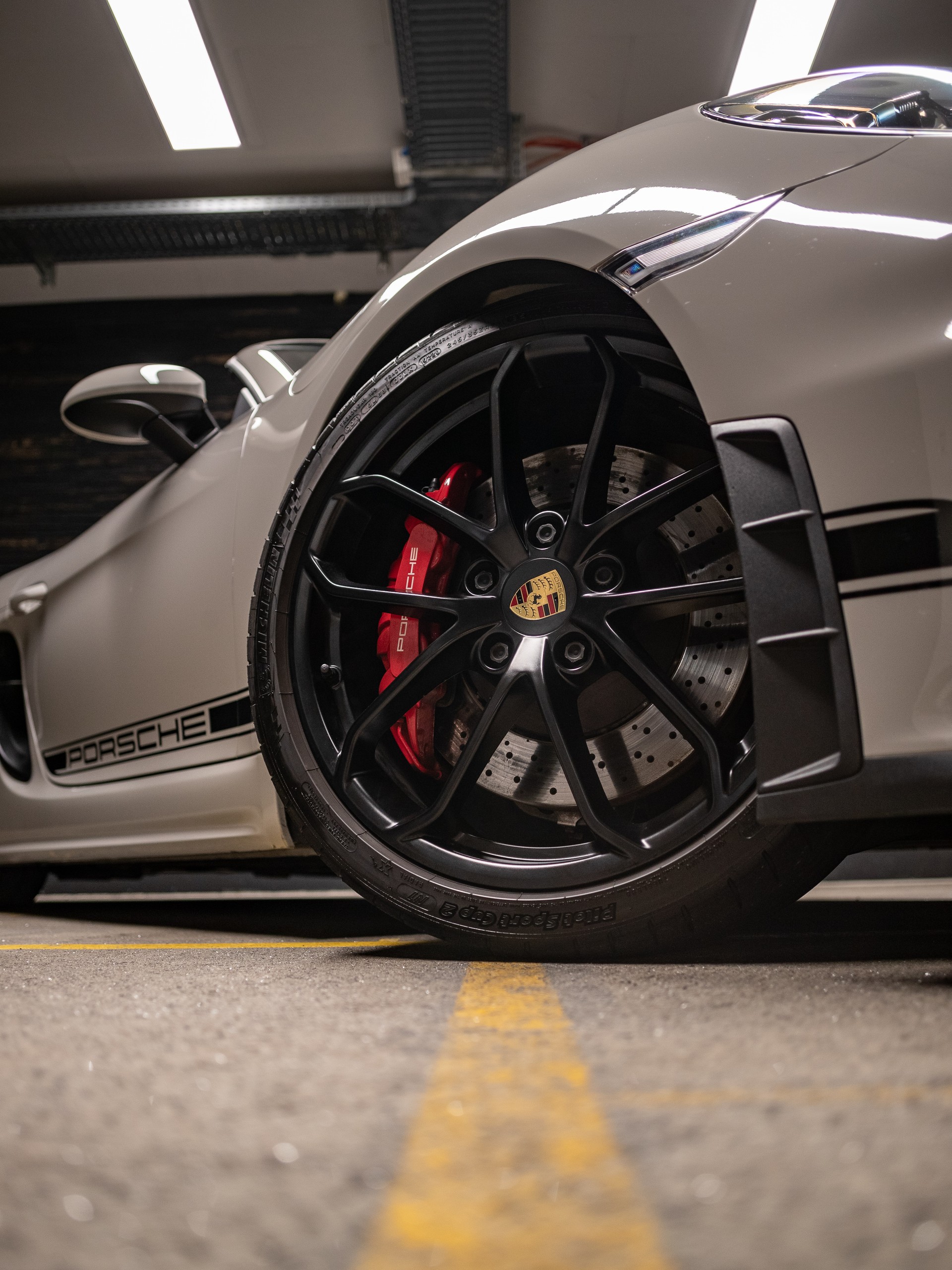 PORSCHE 718 Boxster Spyder-image-11