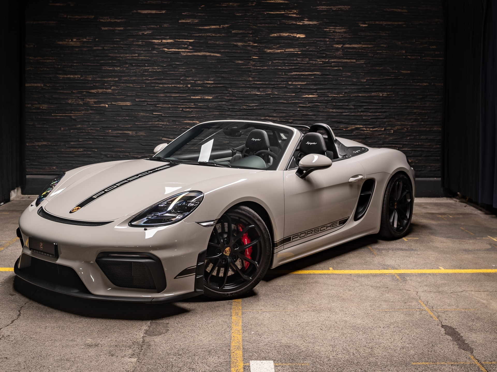 PORSCHE 718 Boxster Spyder-image-31