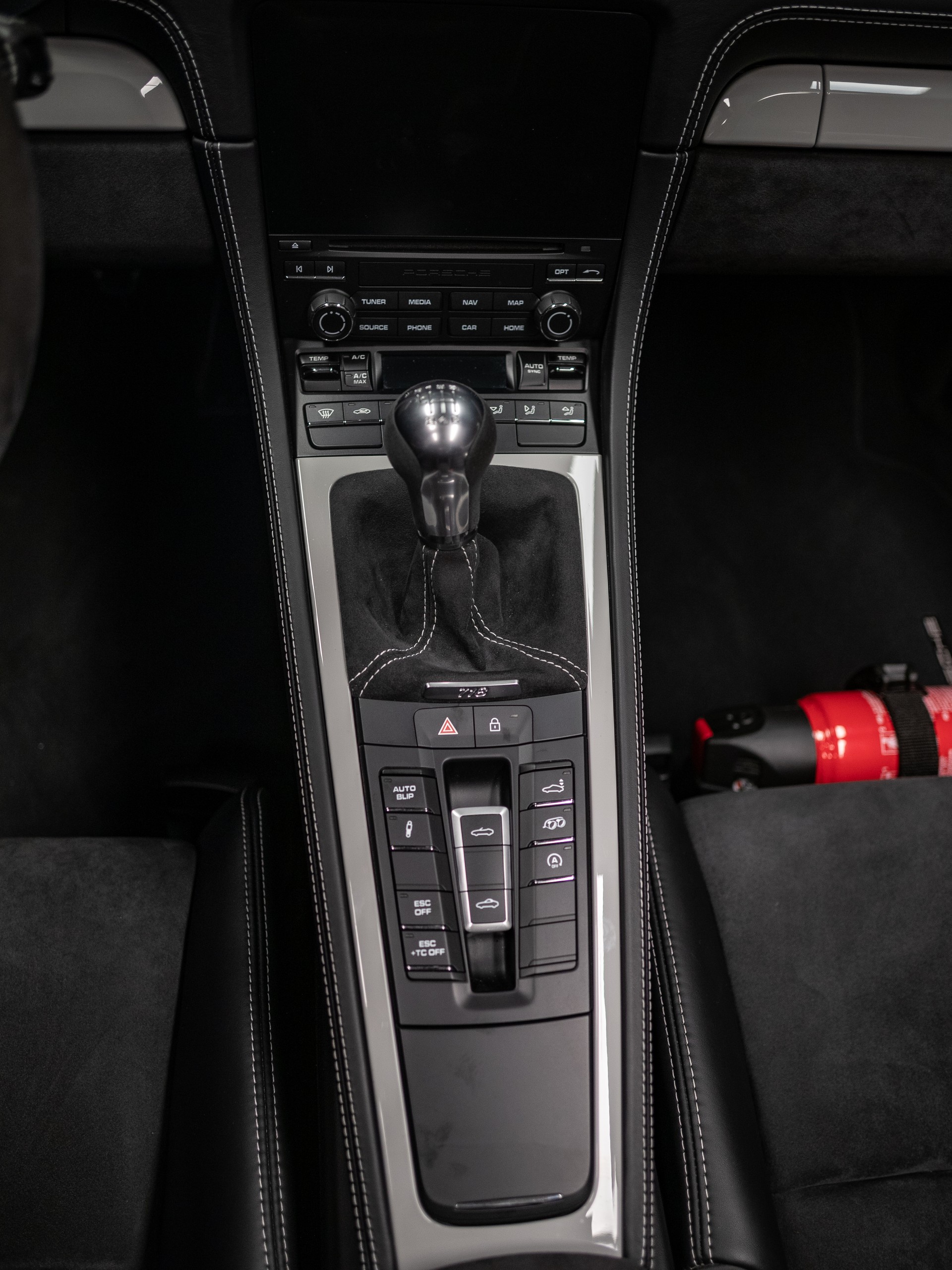 PORSCHE 718 Boxster Spyder-image-21