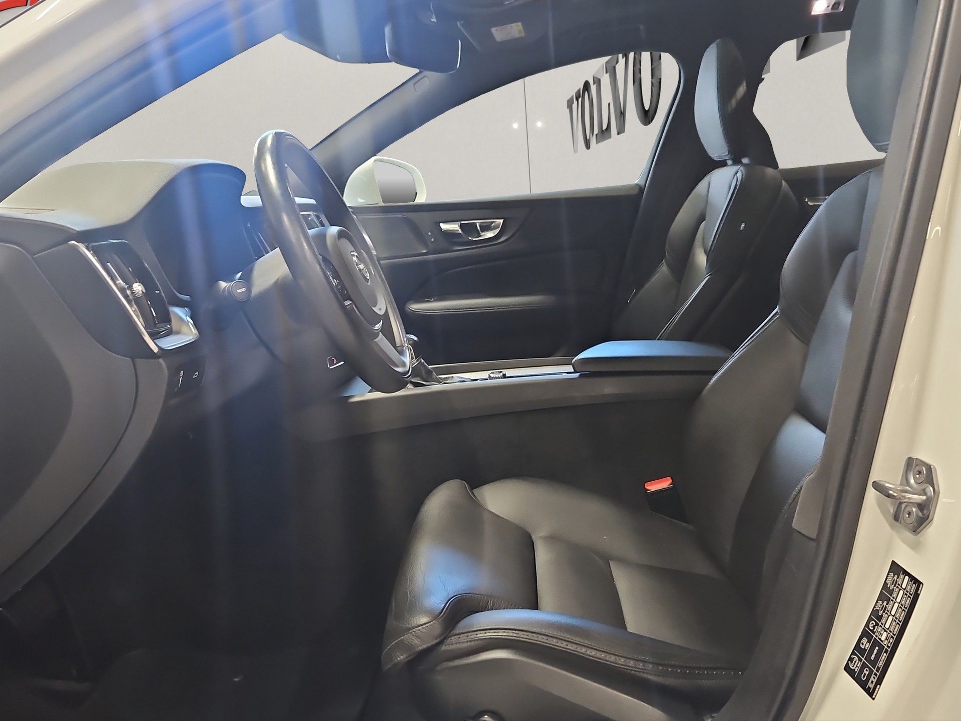 VOLVO V60 2.0 D4 AWD Cross Country-image-6