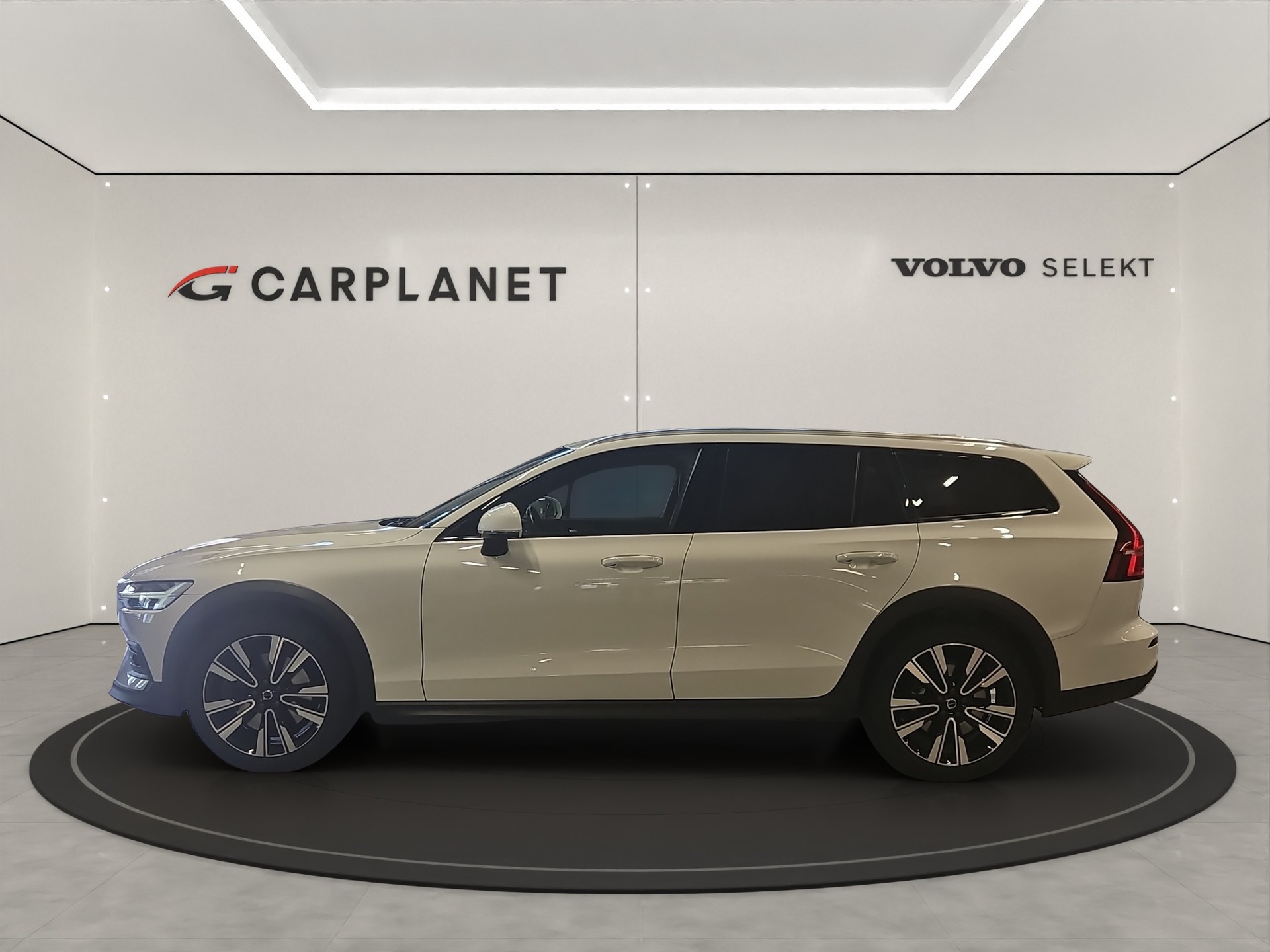 VOLVO V60 2.0 D4 AWD Cross Country-showroom-element-2