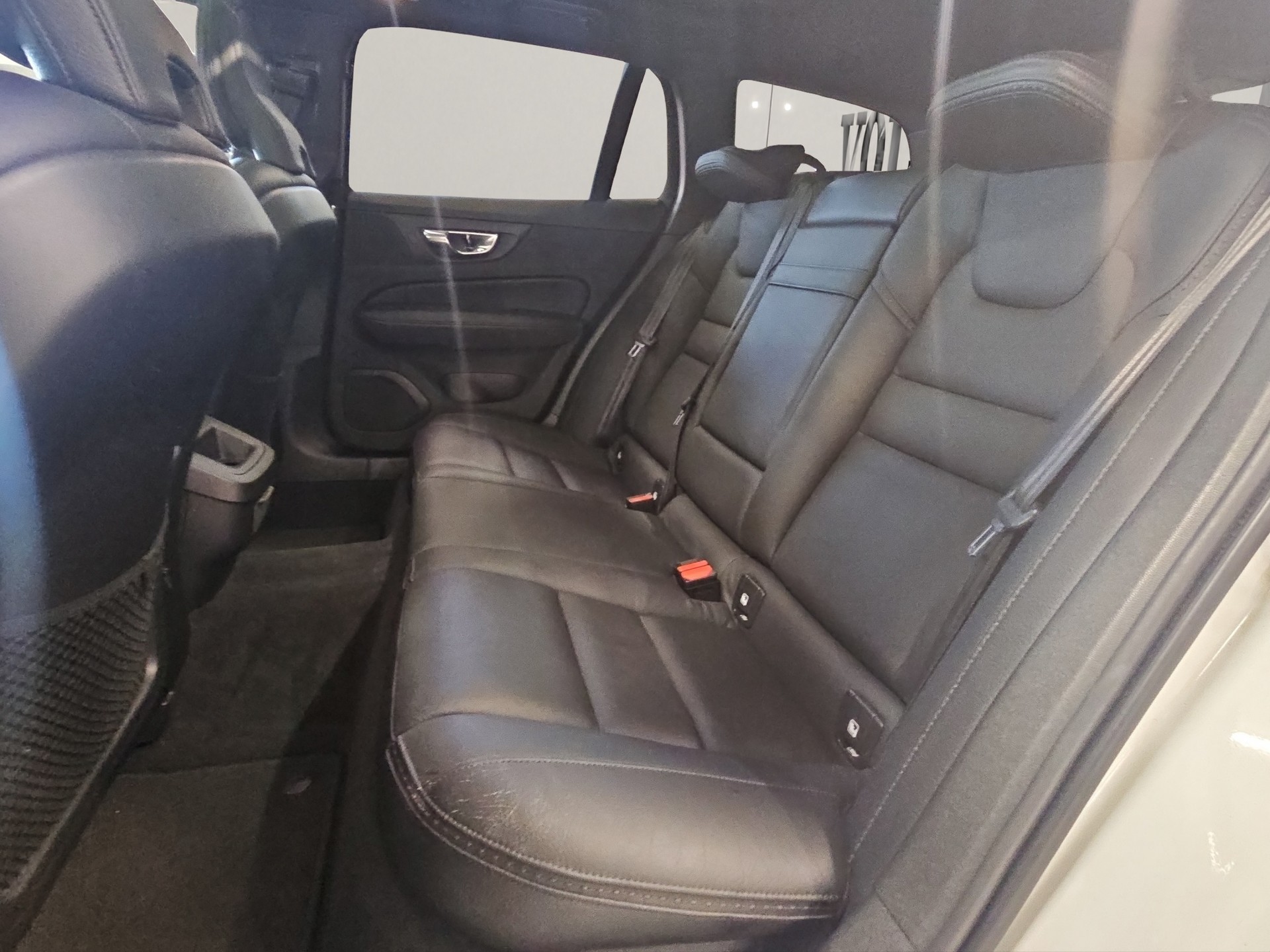 VOLVO V60 2.0 D4 AWD Cross Country-image-12
