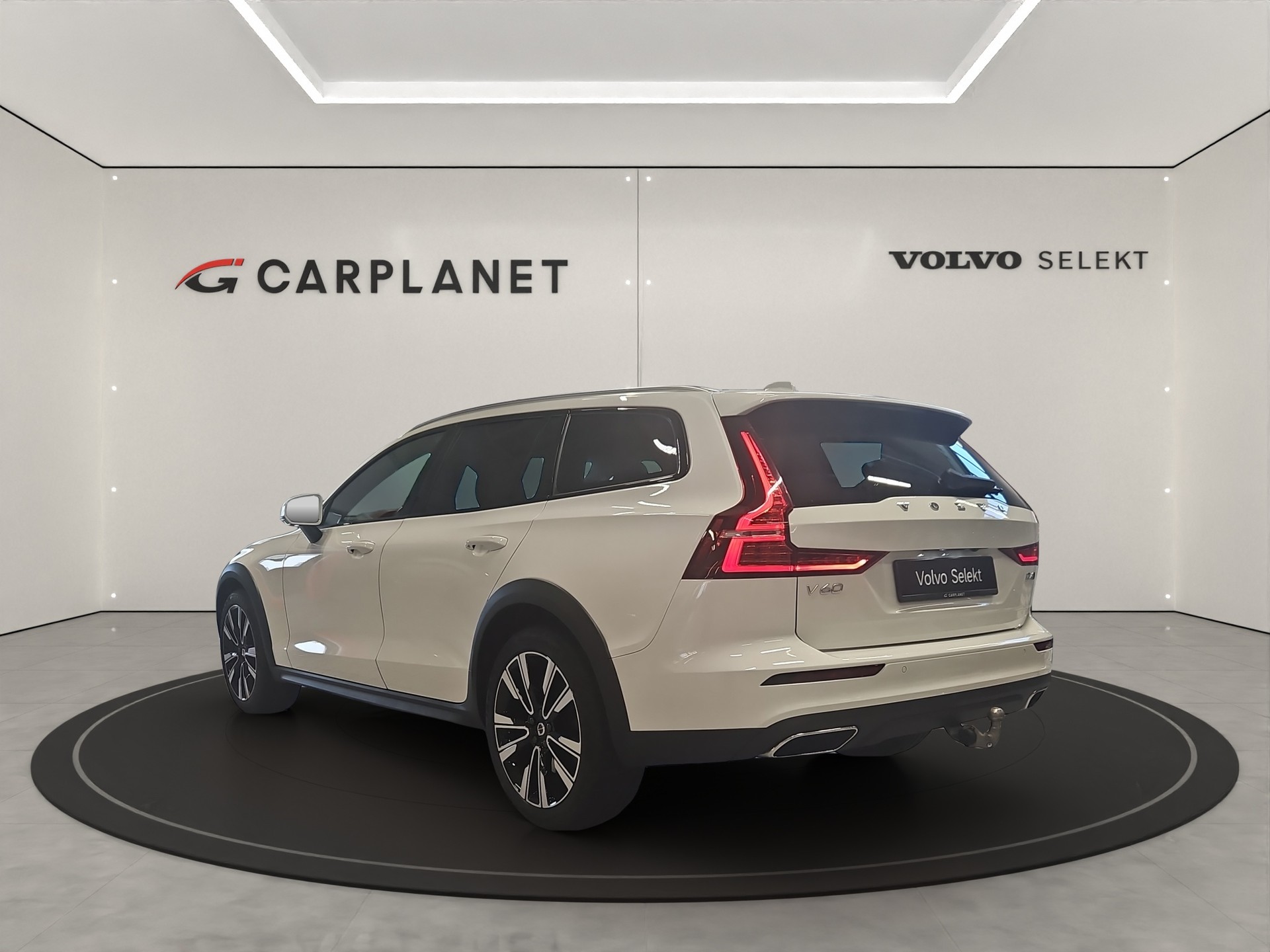 VOLVO V60 2.0 D4 AWD Cross Country-showroom-element-3