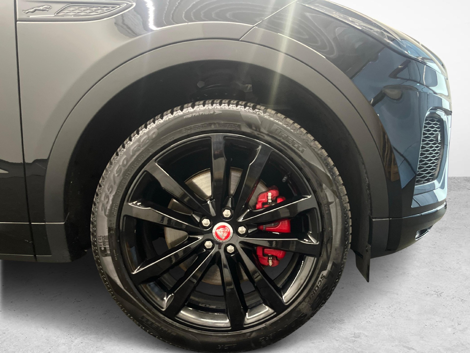 JAGUAR E-Pace 1.5 T 300e R-Dynamic HSE AWD-image-12