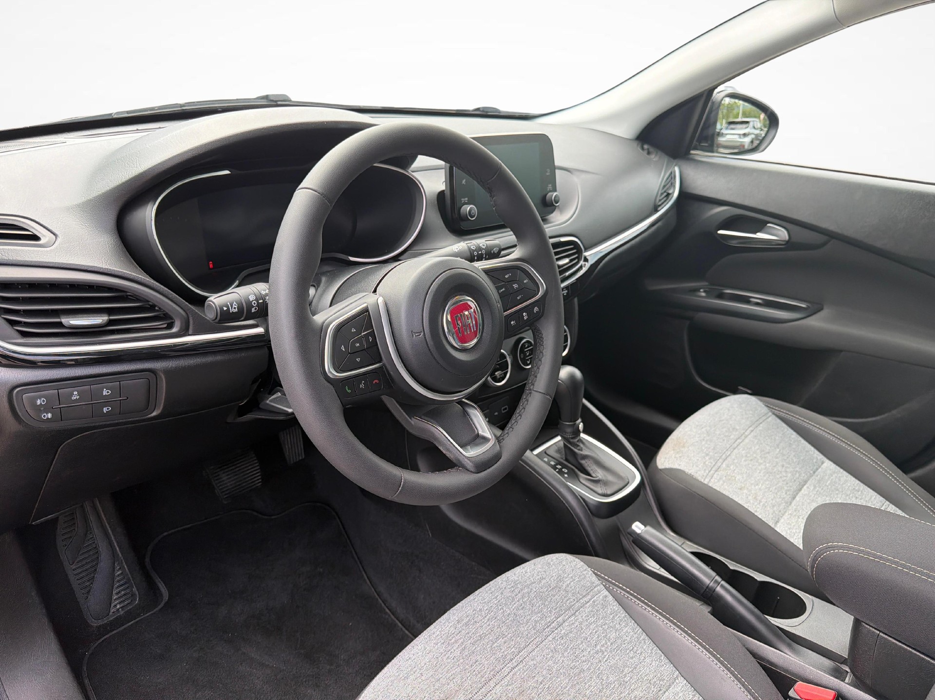 FIAT Tipo SW 1.5 Hybrid Cross-showroom-element-3