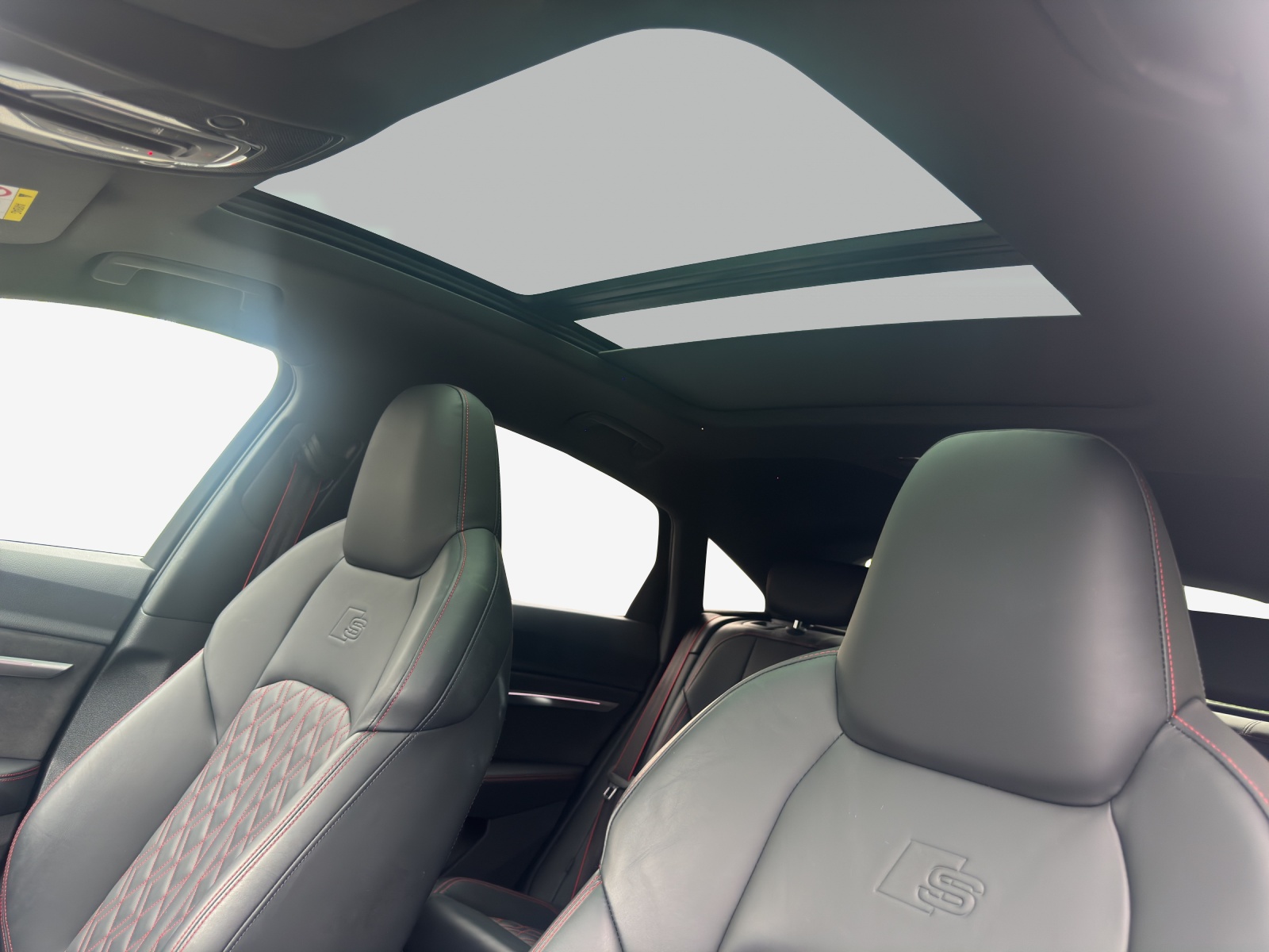 AUDI Q8 Sportback 55 e-tron Black Edition quattro-image-15