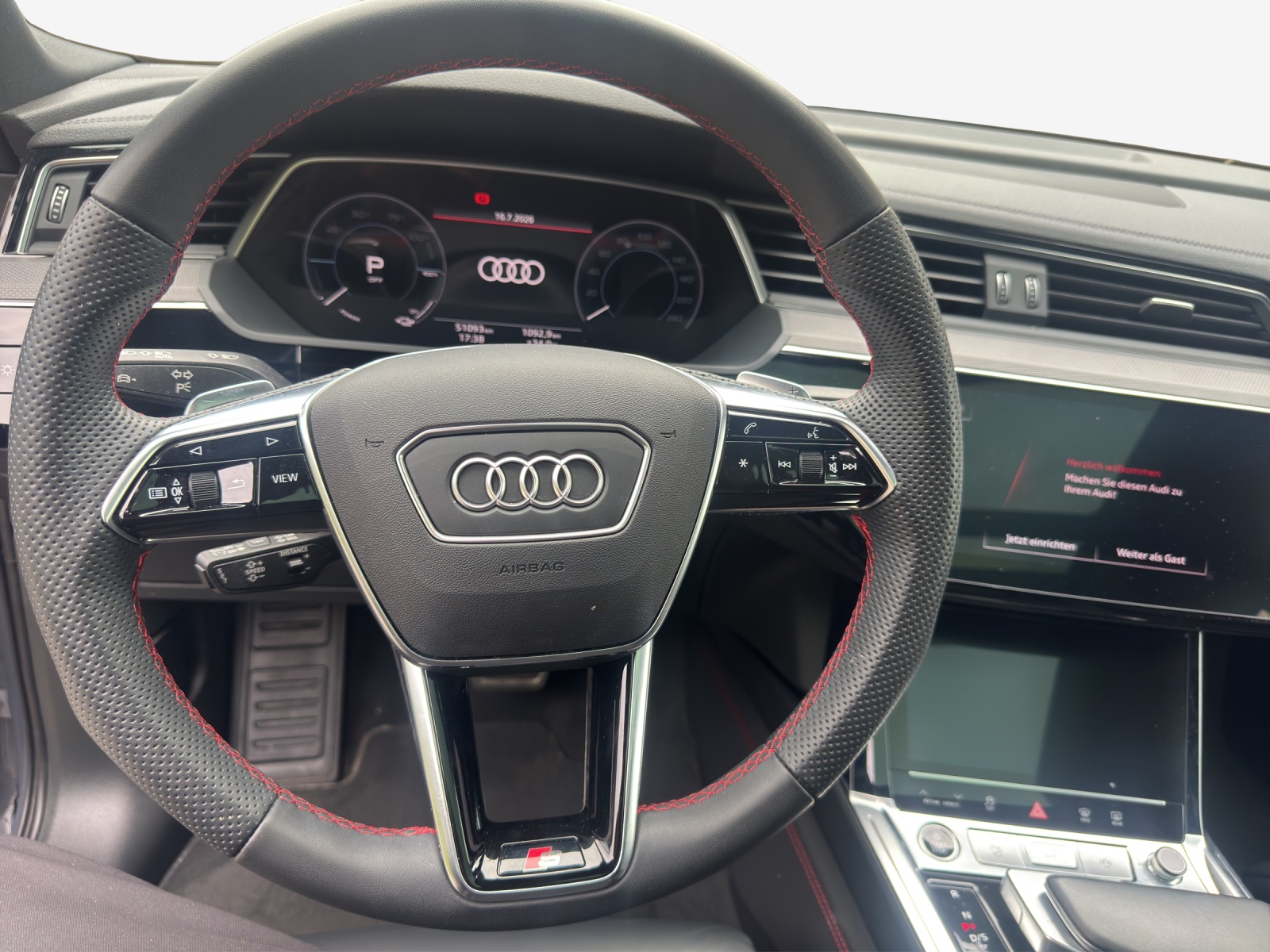 AUDI Q8 Sportback 55 e-tron Black Edition quattro-image-9