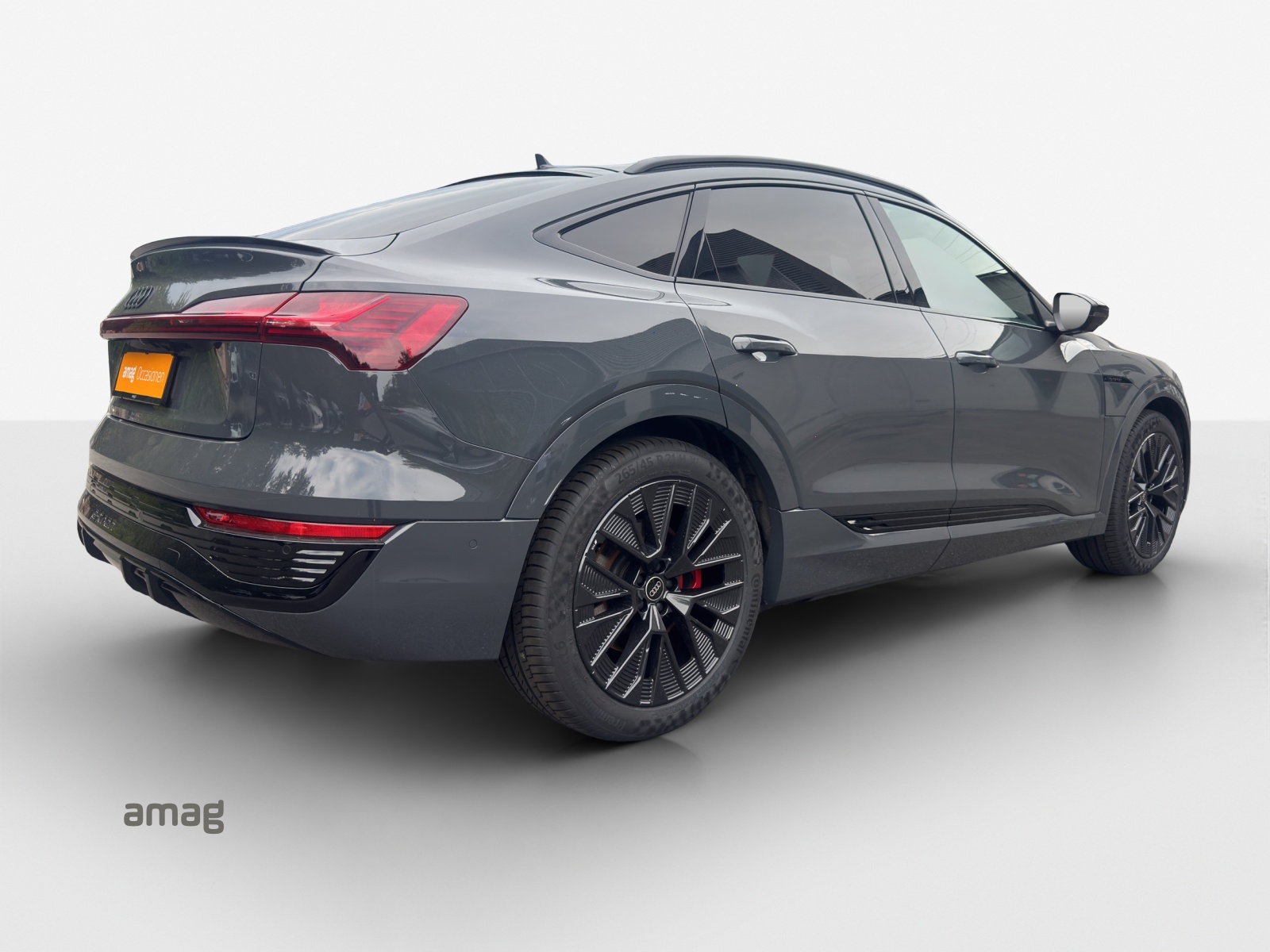 AUDI Q8 Sportback 55 e-tron Black Edition quattro-image-4