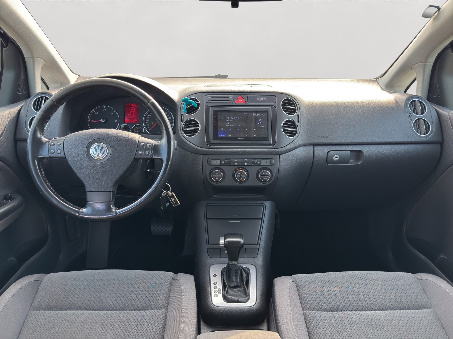 VW Golf Plus 2.0 TDI Sportline-image-11