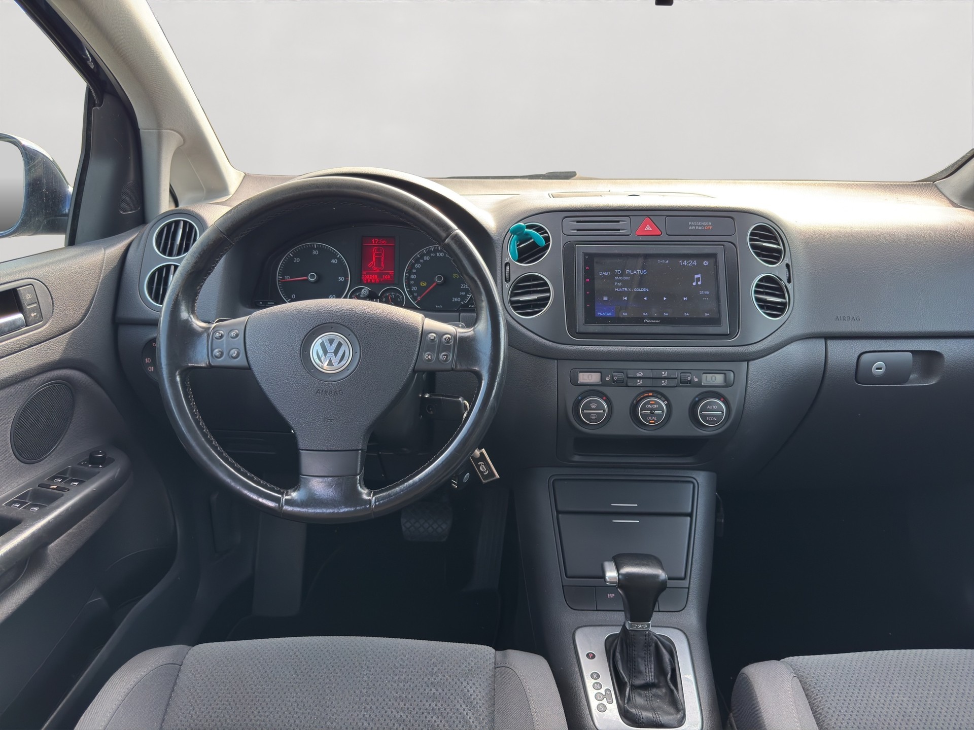 VW Golf Plus 2.0 TDI Sportline-image-12
