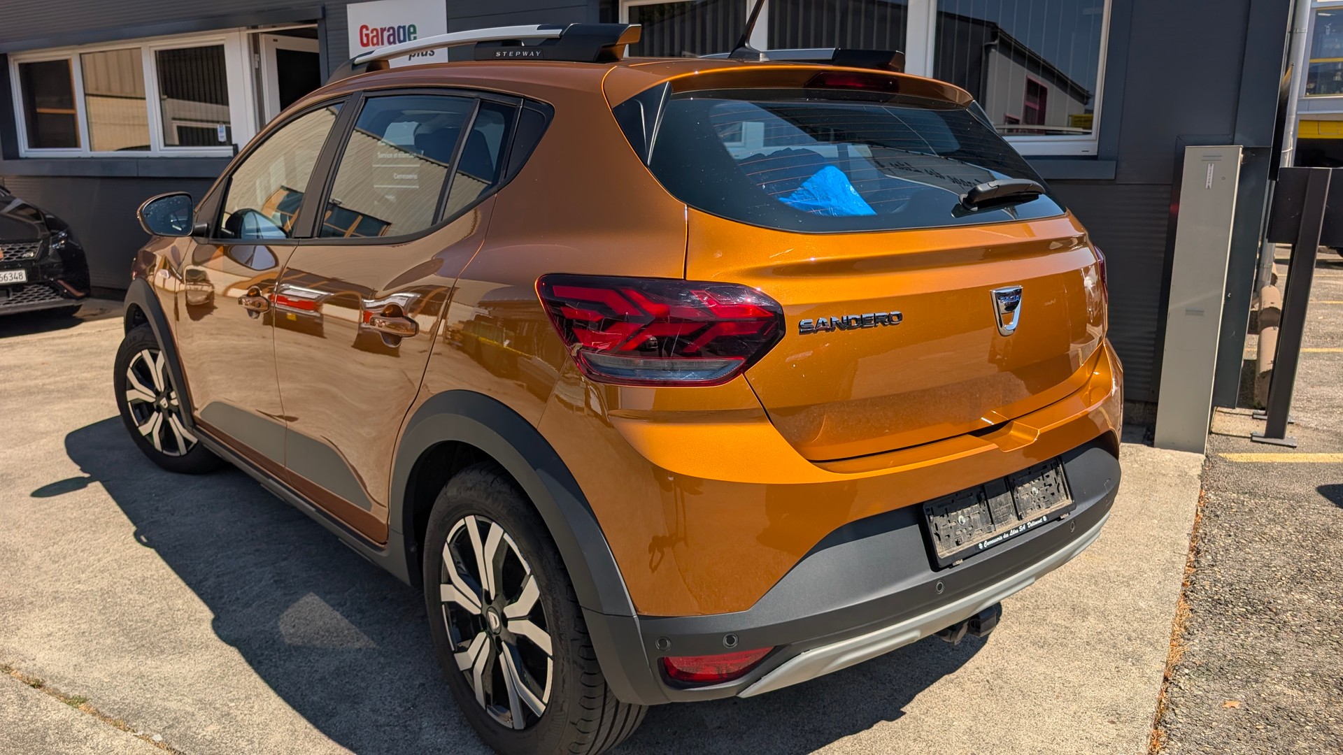 DACIA Sandero Stepway TCe 90 Comfort CVT-showroom-element-3