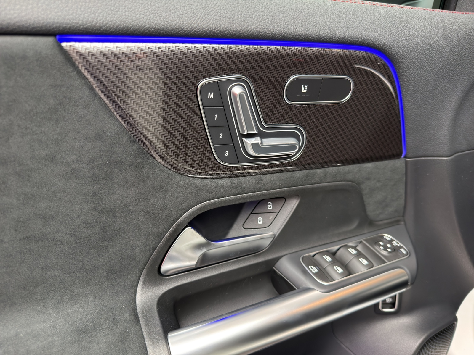 MERCEDES-BENZ GLA 200 Night Star 7G-D-image-10