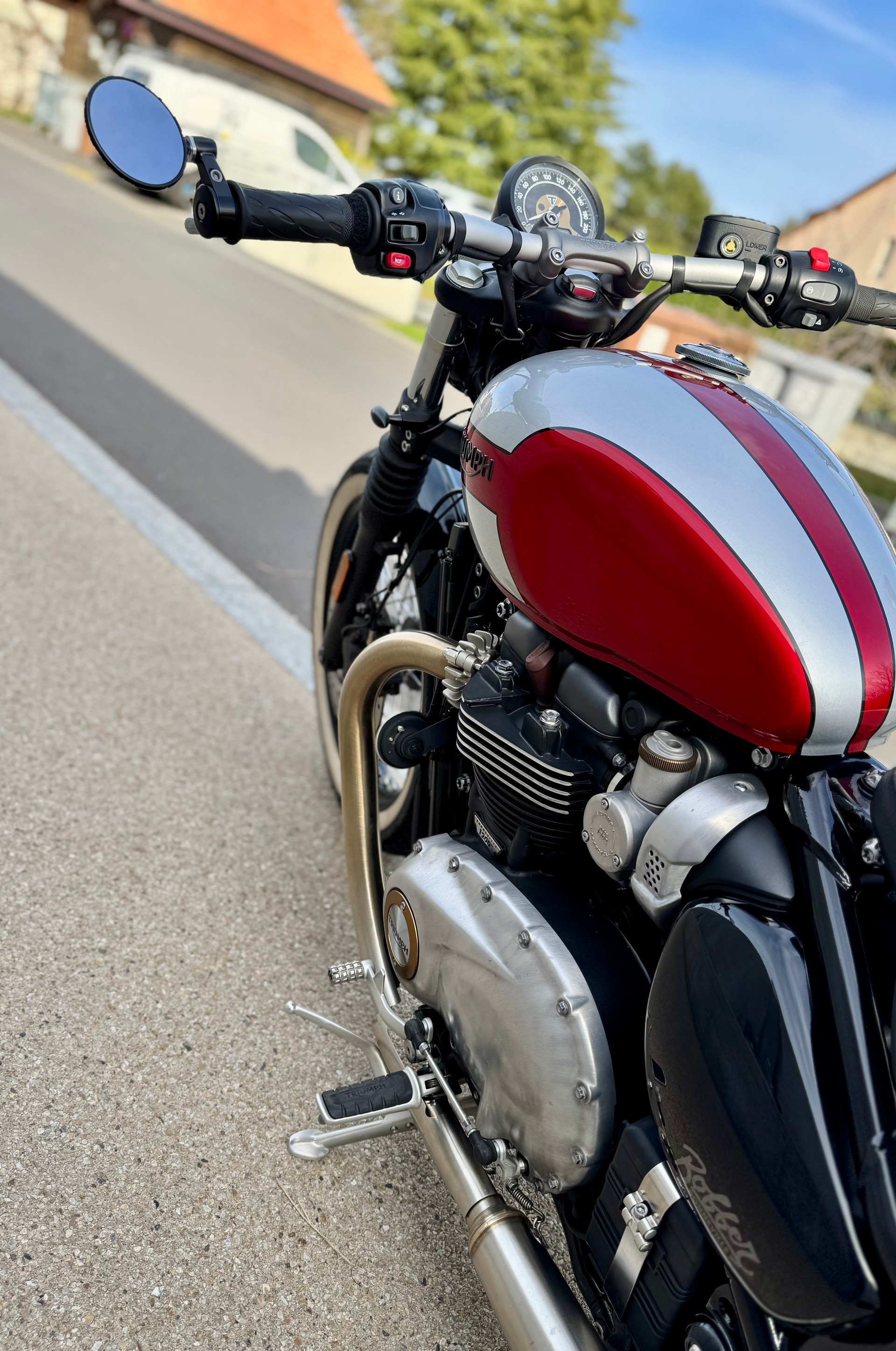 TRIUMPH Bonneville 1200 Bobber ABS-image-6