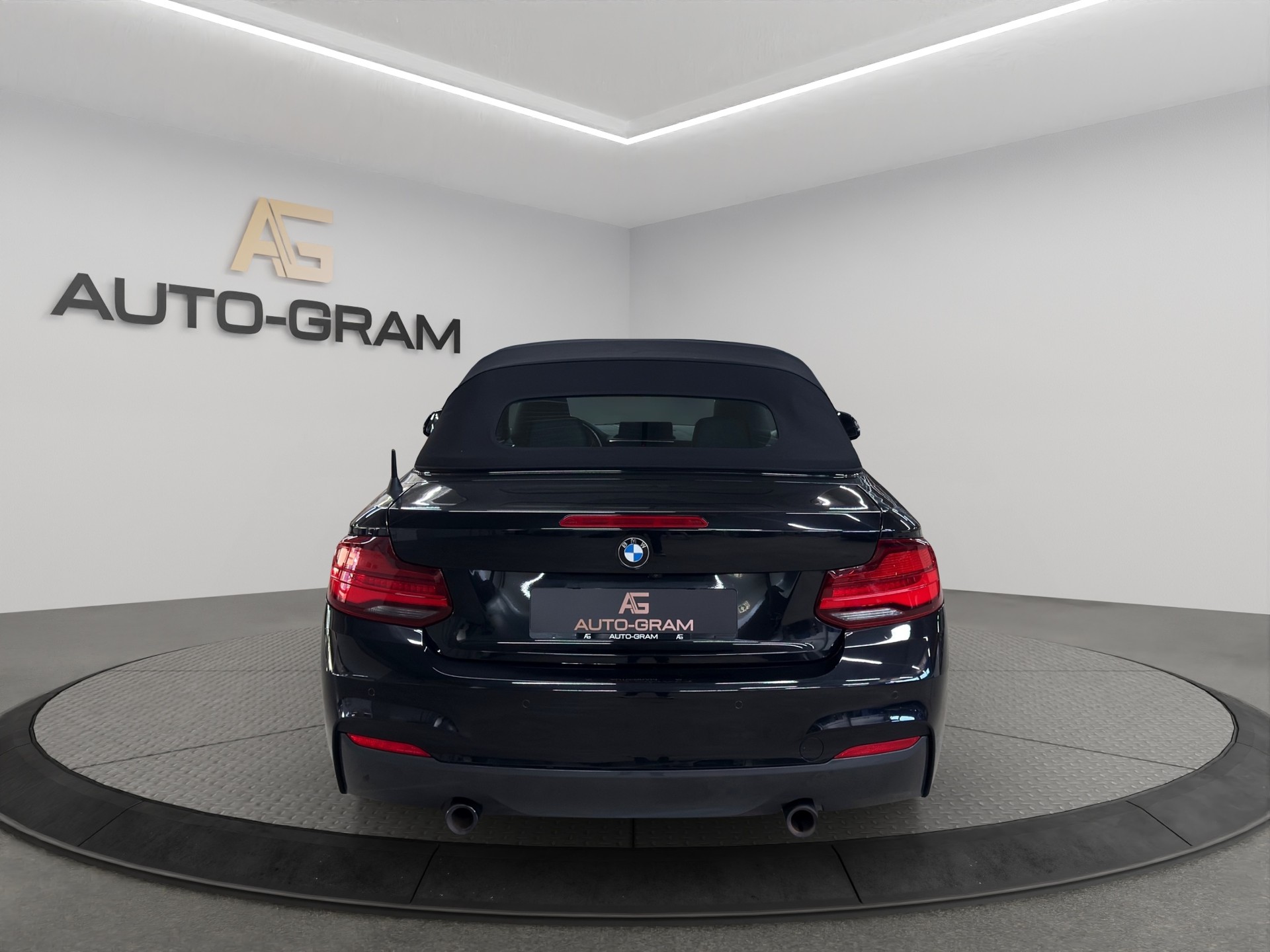 BMW M240i xDrive Steptronic-showroom-element-3