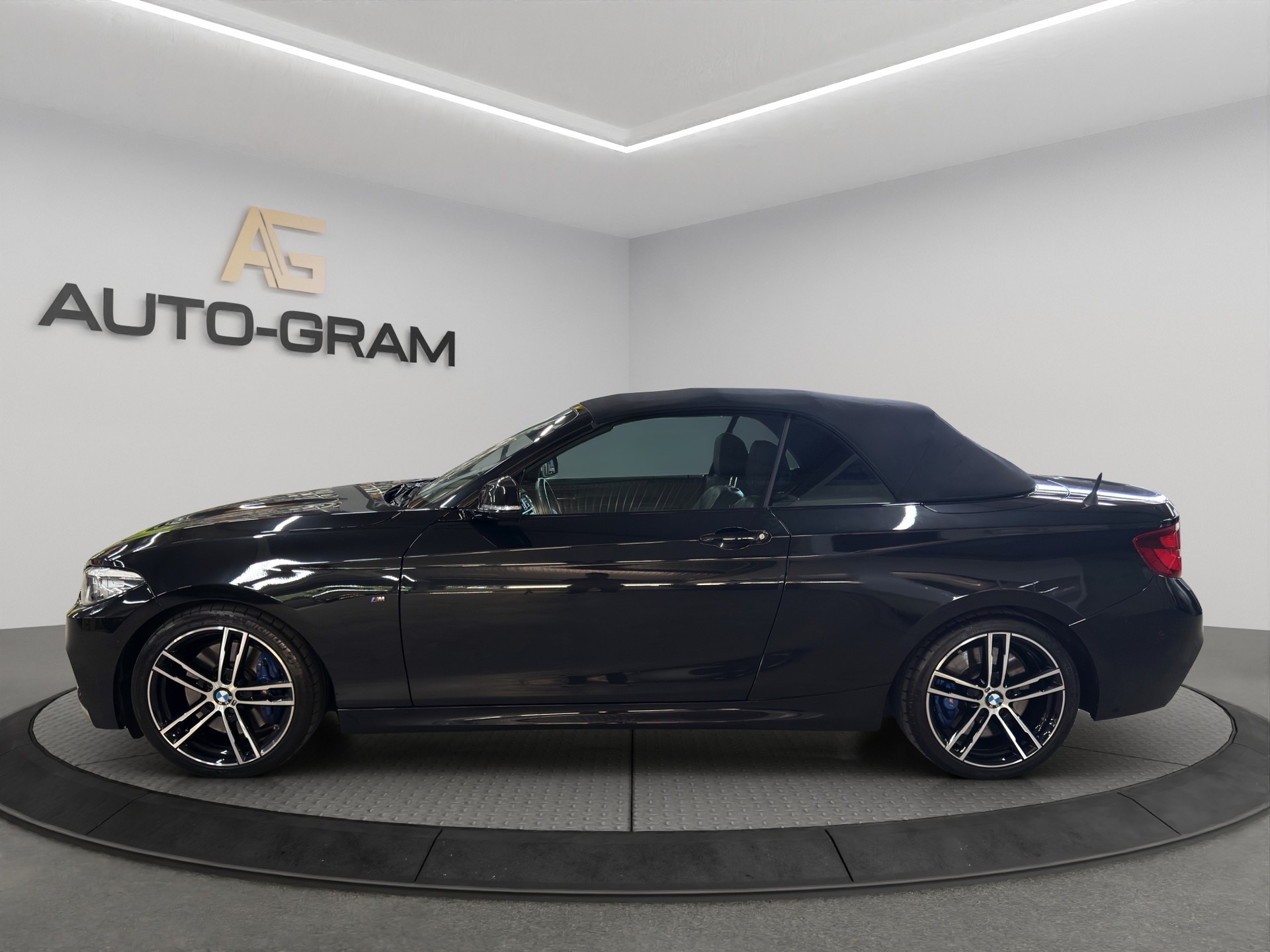 BMW M240i xDrive Steptronic-showroom-element-1