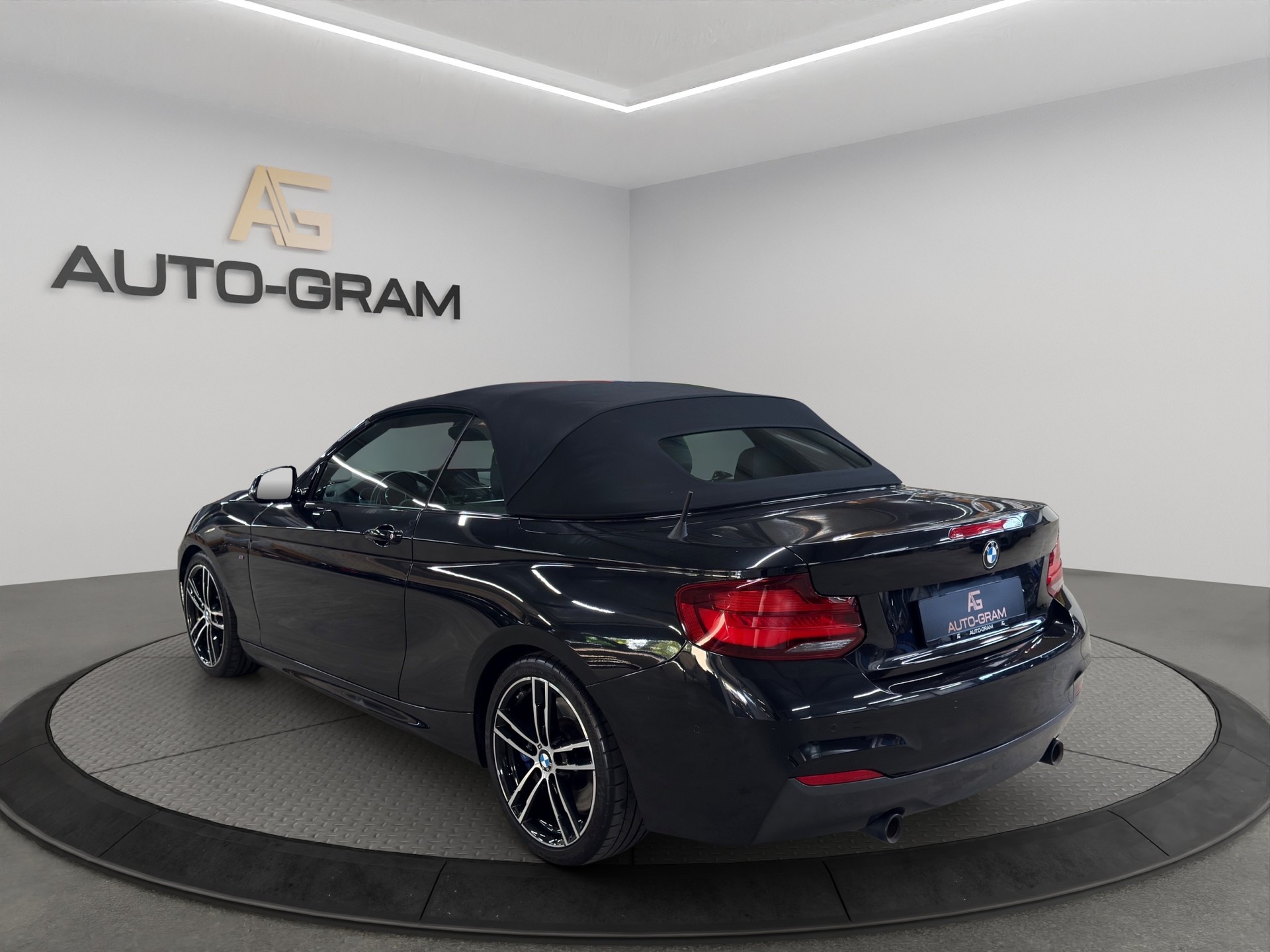 BMW M240i xDrive Steptronic-showroom-element-2