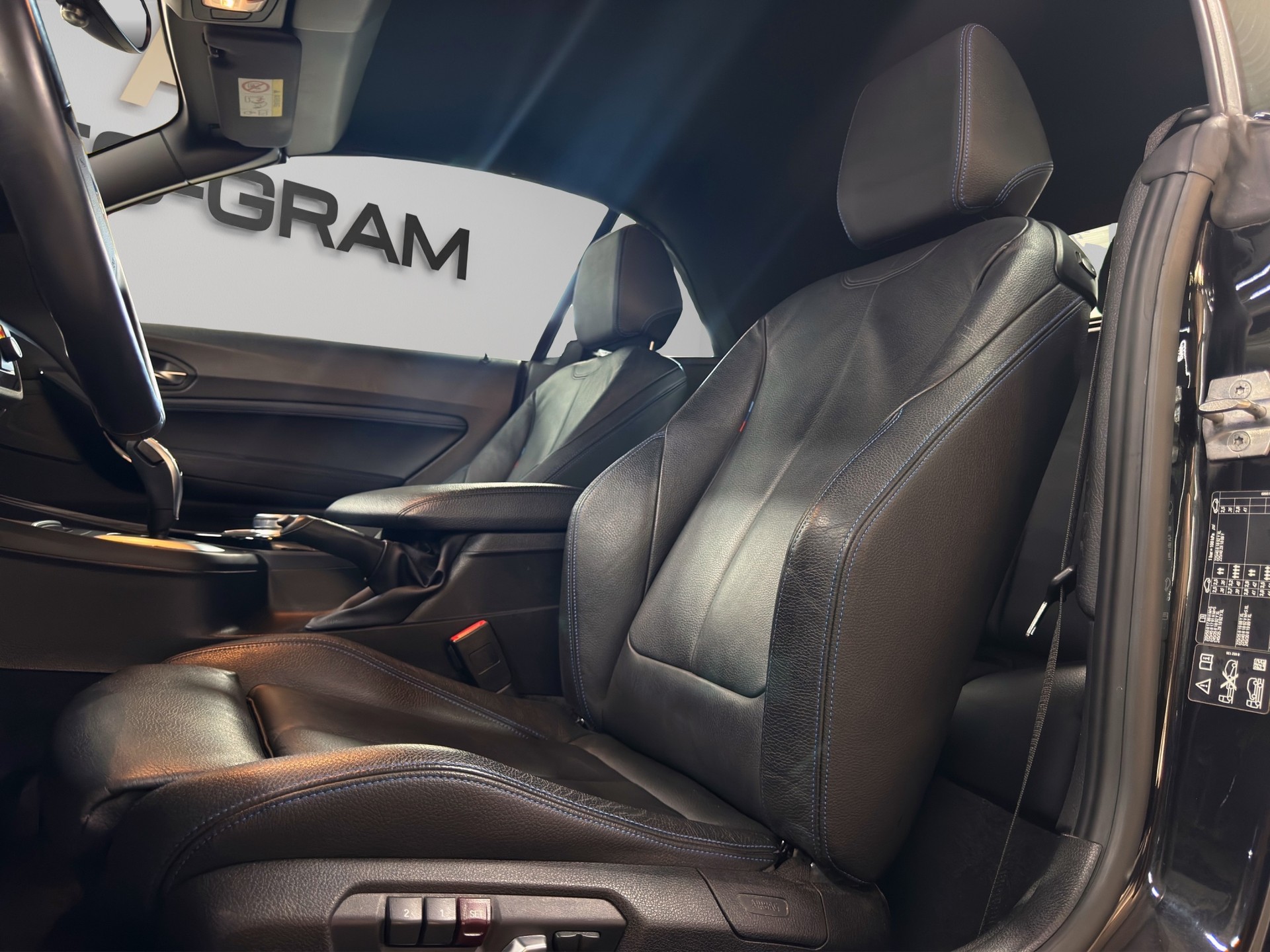 BMW M240i xDrive Steptronic-image-12