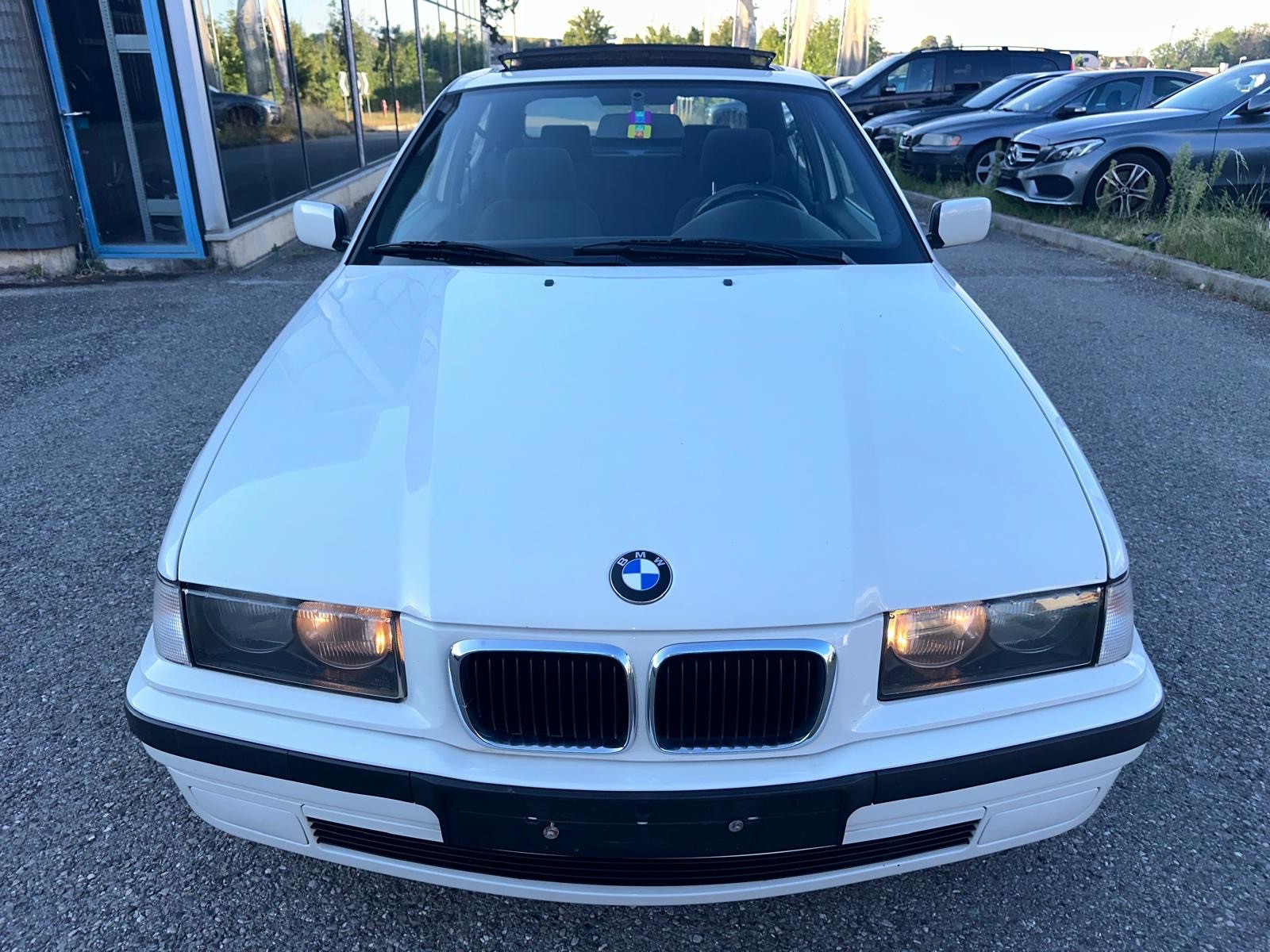 BMW 318ti Compact Exclusiv-showroom-element-3