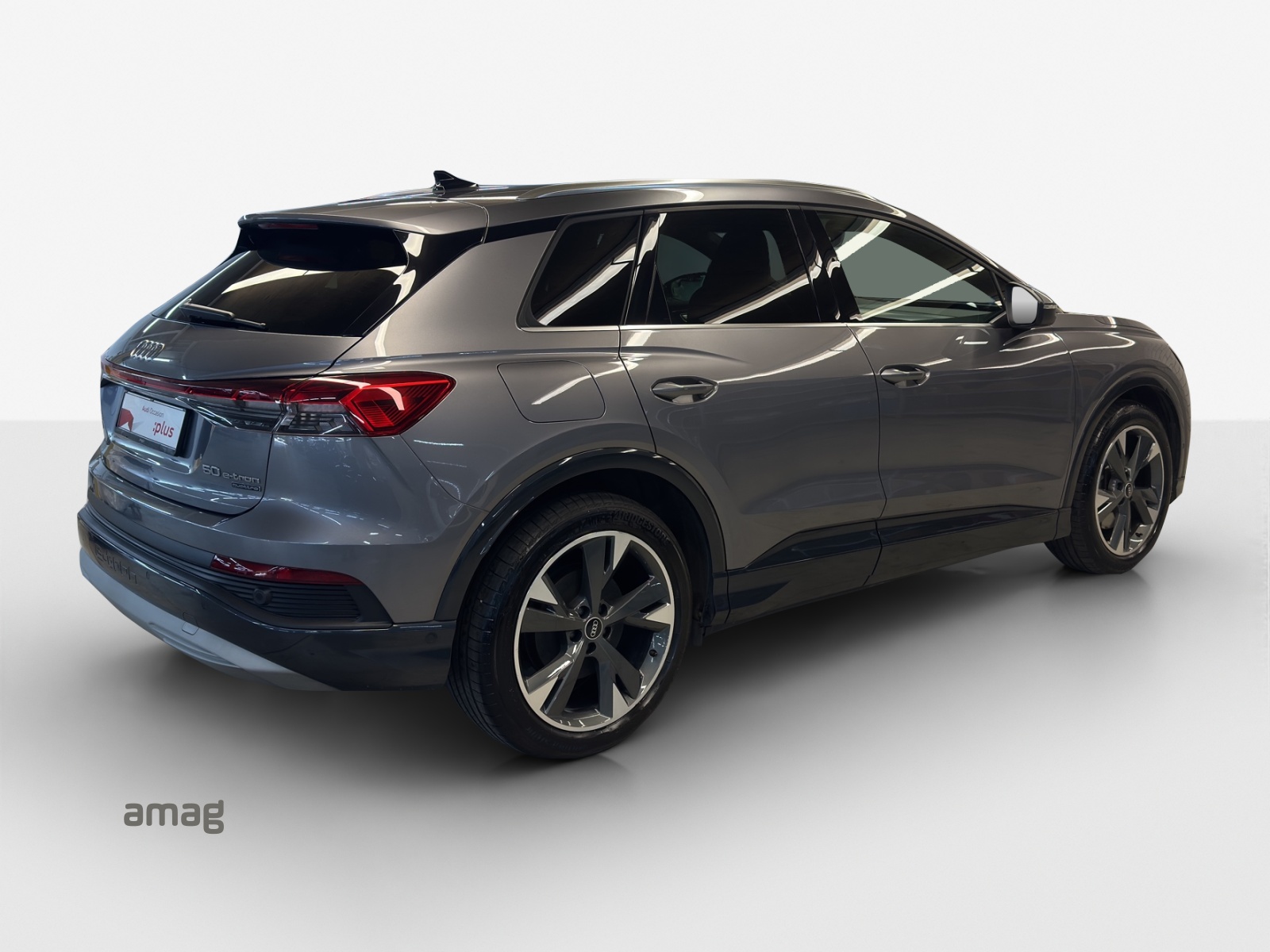 AUDI Q4 e-tron 50 quattro-image-4