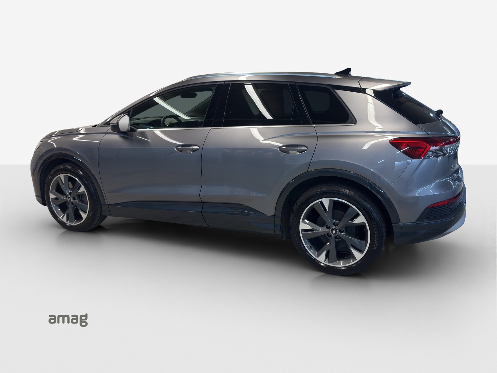 AUDI Q4 e-tron 50 quattro-showroom-element-2