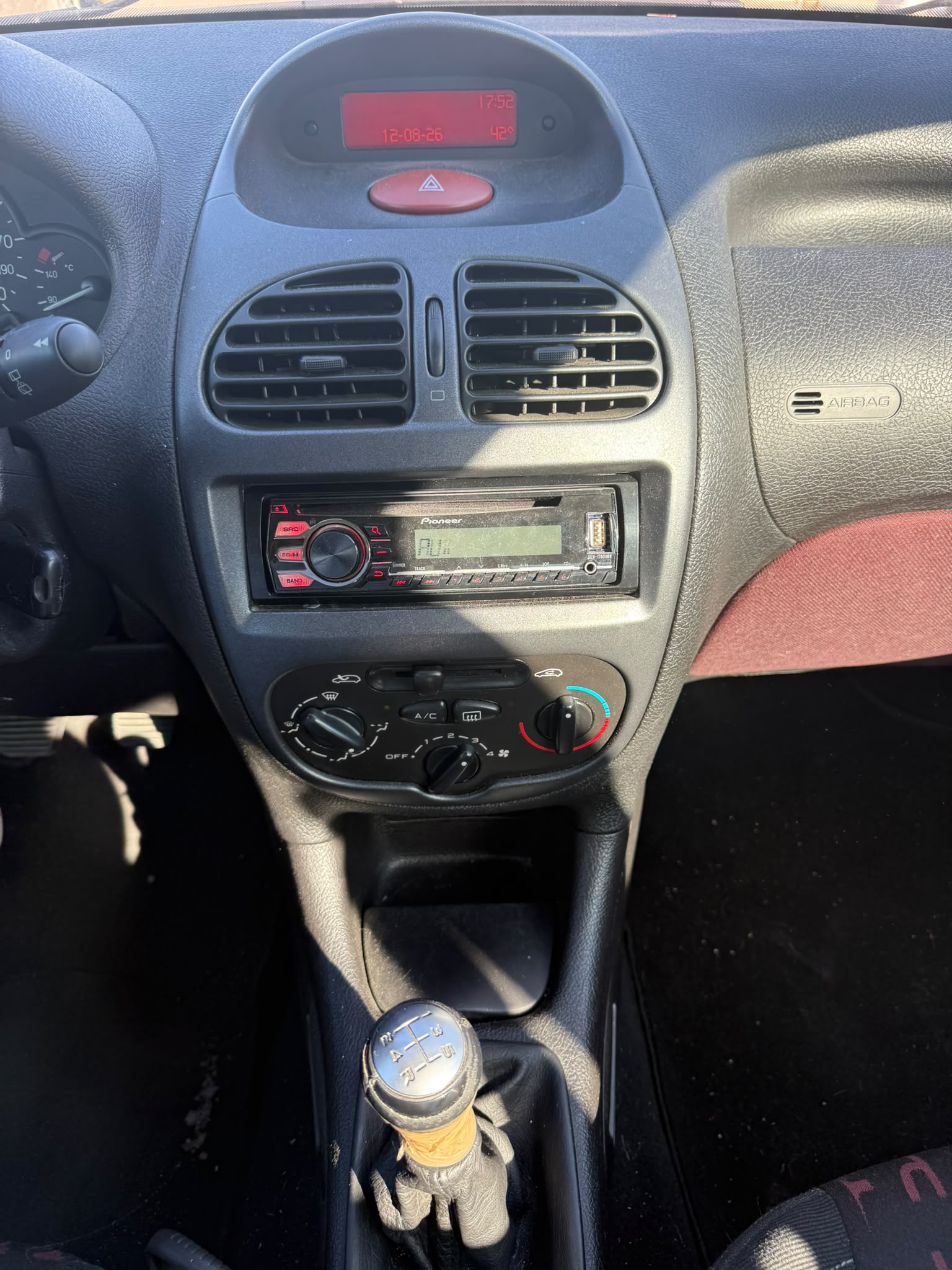PEUGEOT 206 1.6 16V (XT) Premium-image-11