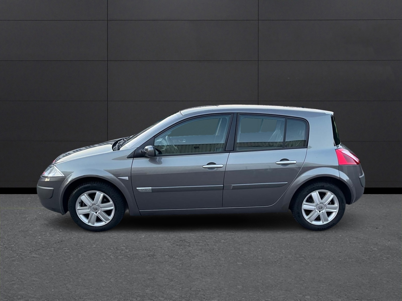 RENAULT Mégane 2.0 16V-showroom-element-3