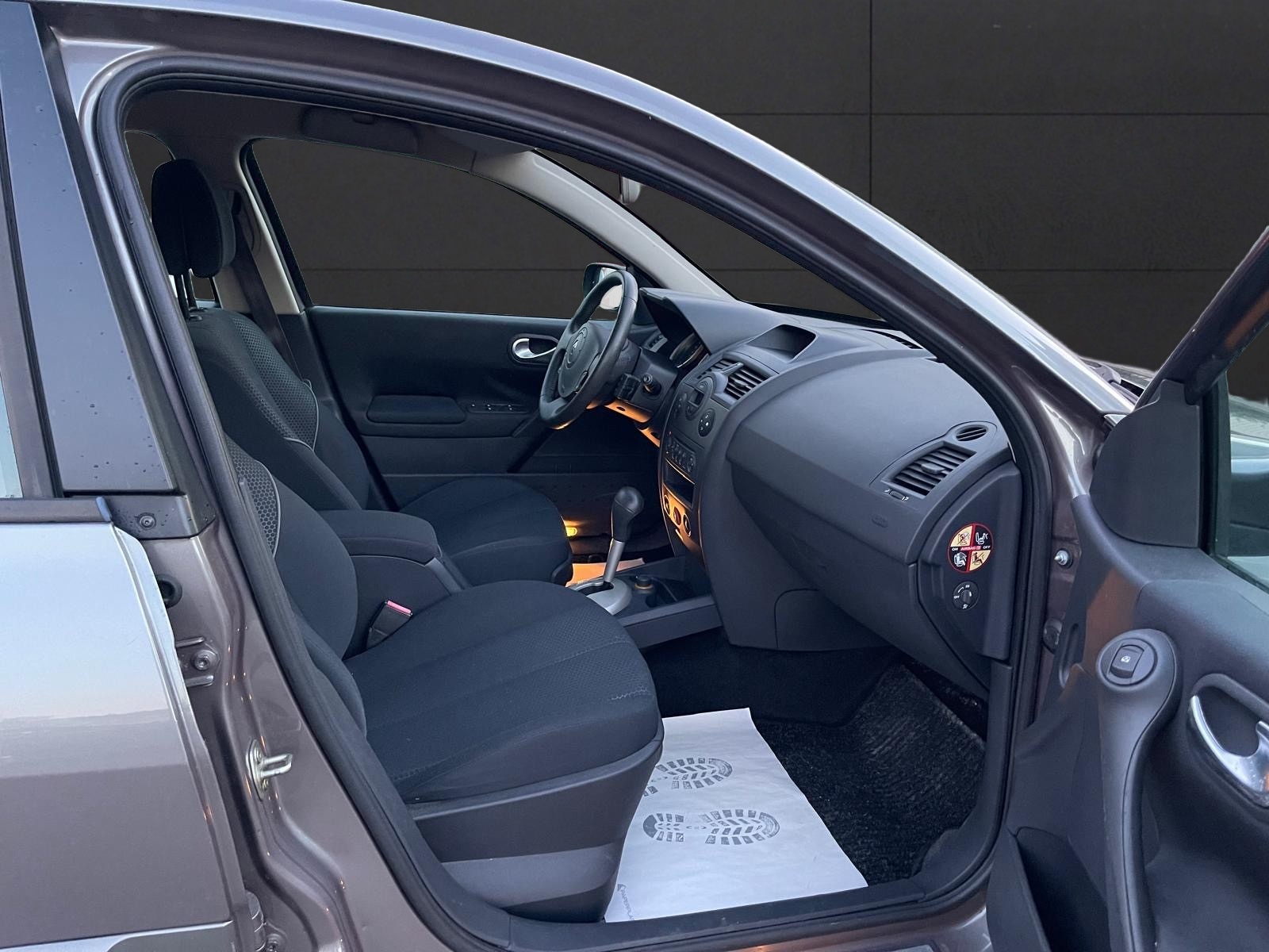 RENAULT Mégane 2.0 16V-image-10