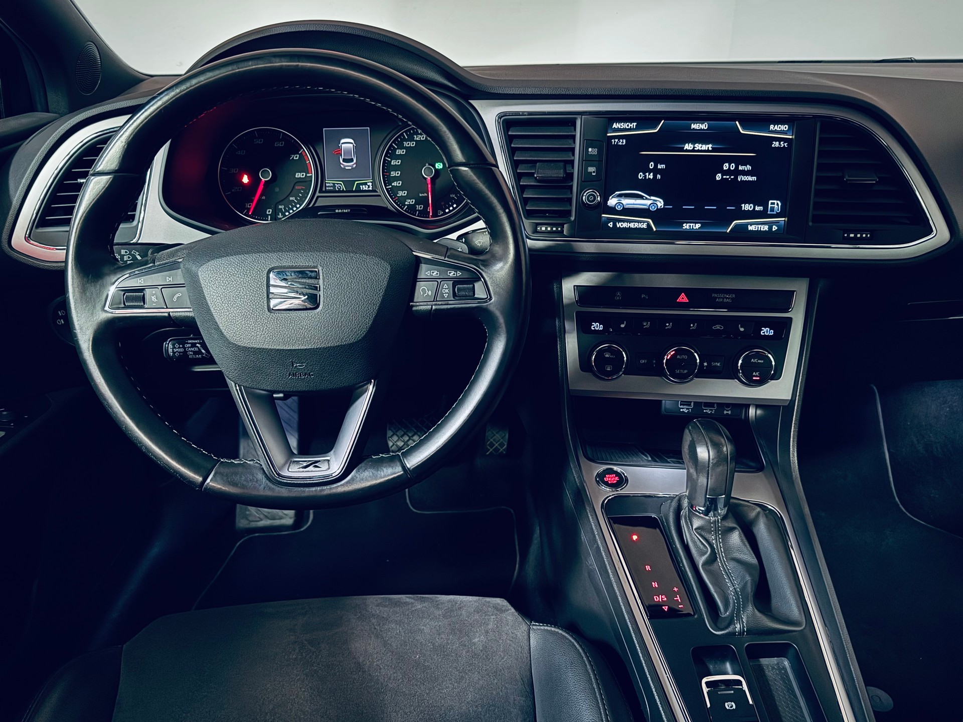 SEAT Leon ST 1.4 TSI ACT Xcellence DSG-image-14
