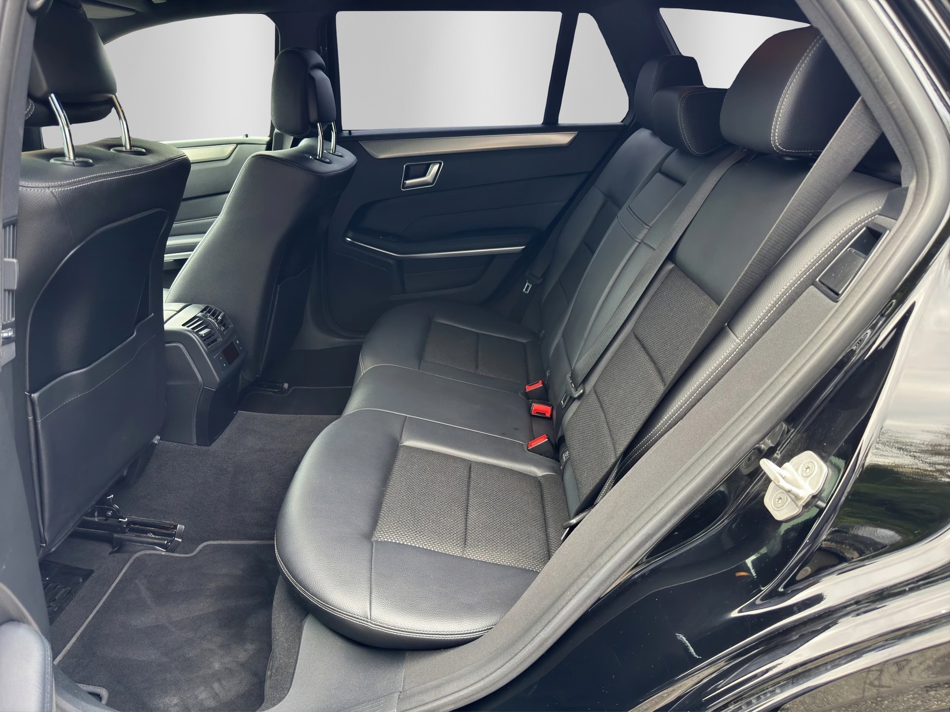 MERCEDES-BENZ E 250 BlueTEC Avantgarde 9G-Tronic-image-13