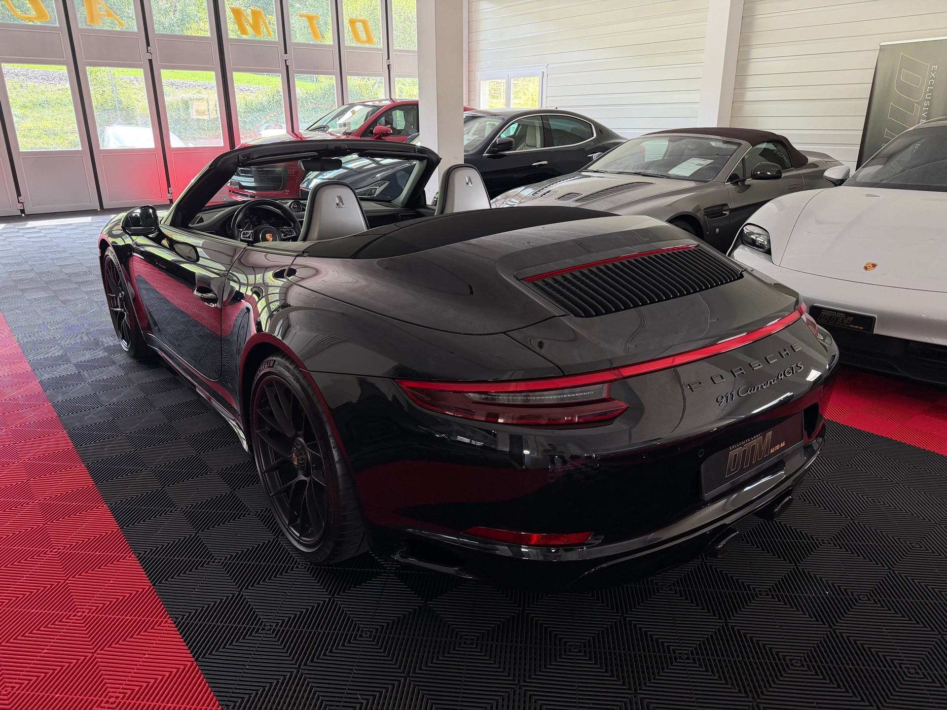 PORSCHE 911 Carrera 4 GTS Cabrio-showroom-element-2