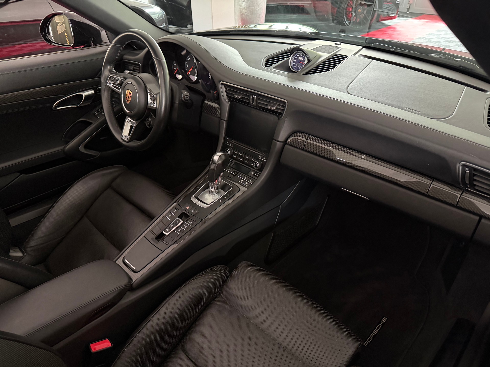 PORSCHE 911 Carrera 4 GTS Cabrio-image-12