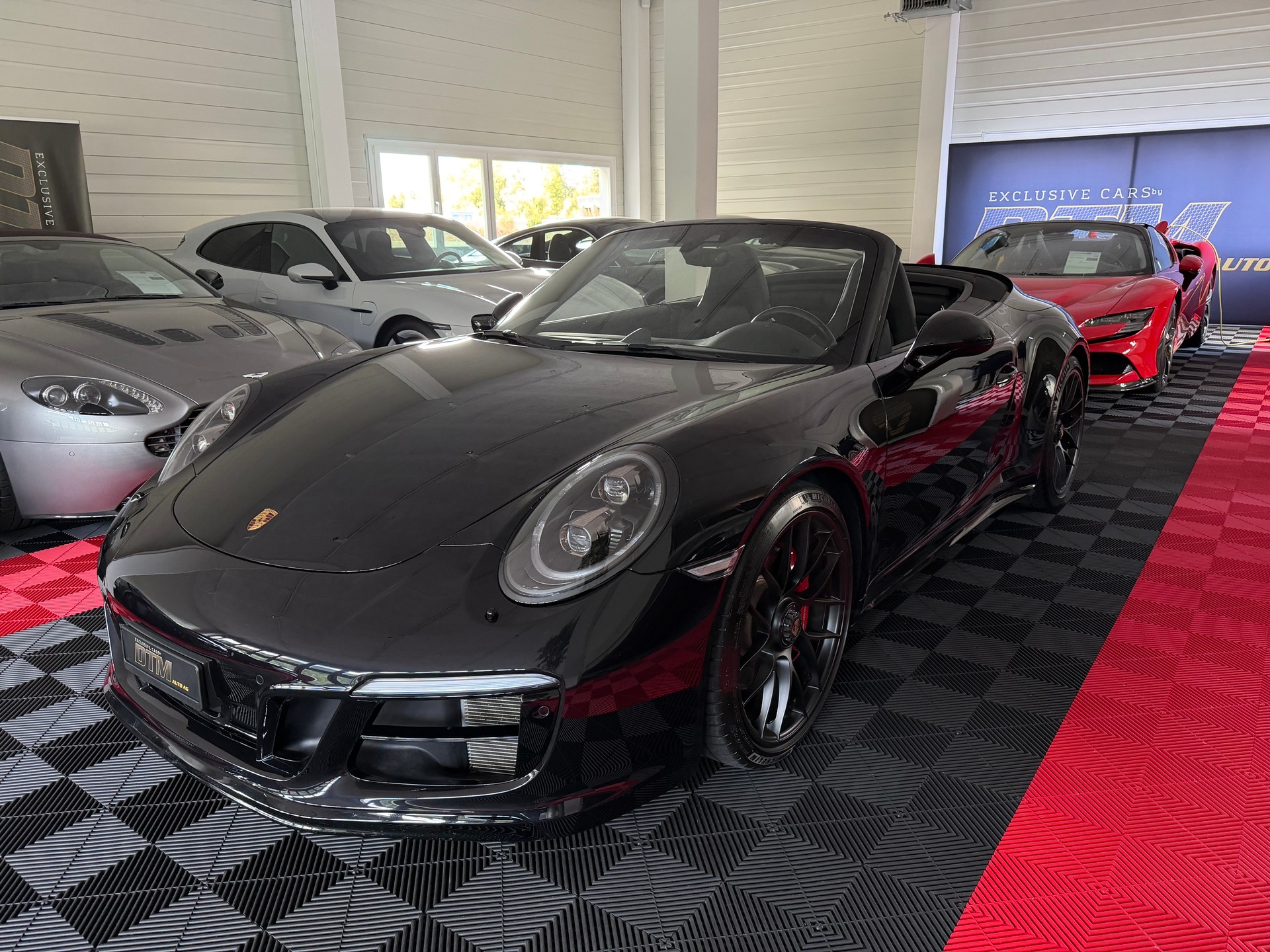 PORSCHE 911 Carrera 4 GTS Cabrio