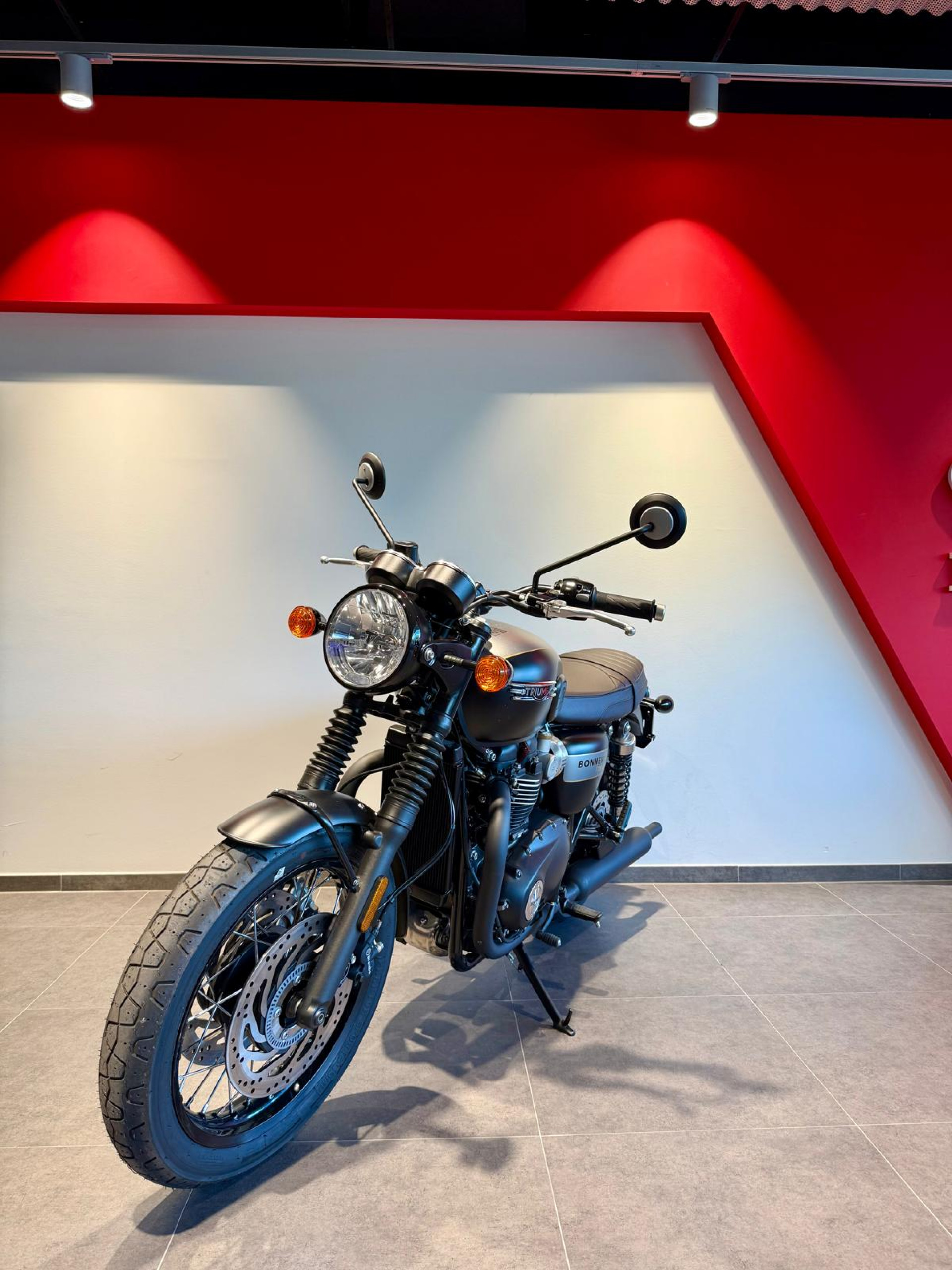 TRIUMPH Bonneville T120 Black Gold Line-image-0