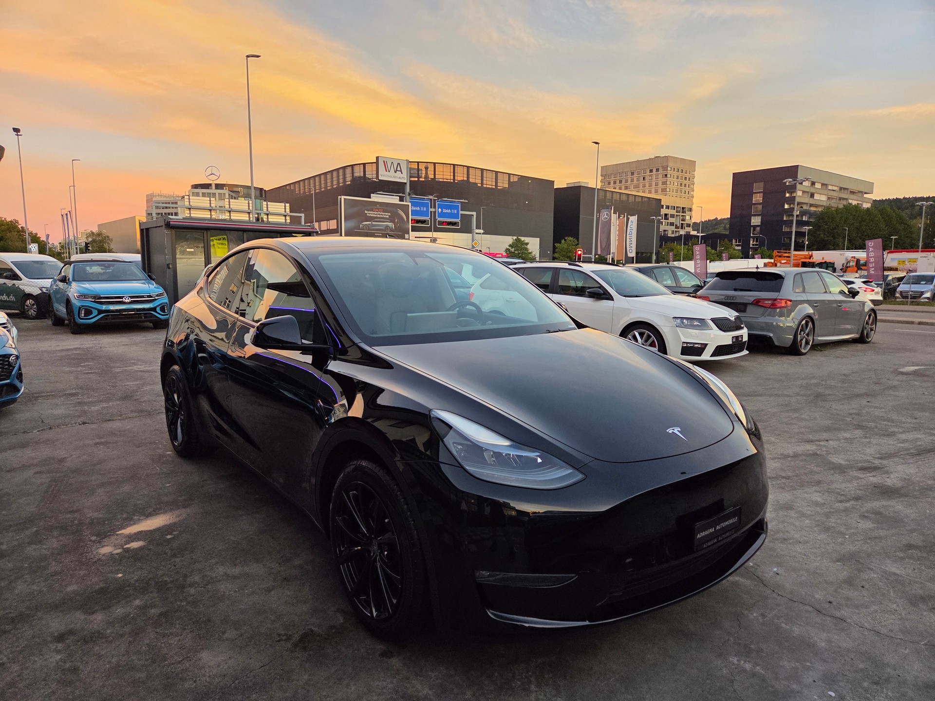TESLA Model Y Long Range-image-8