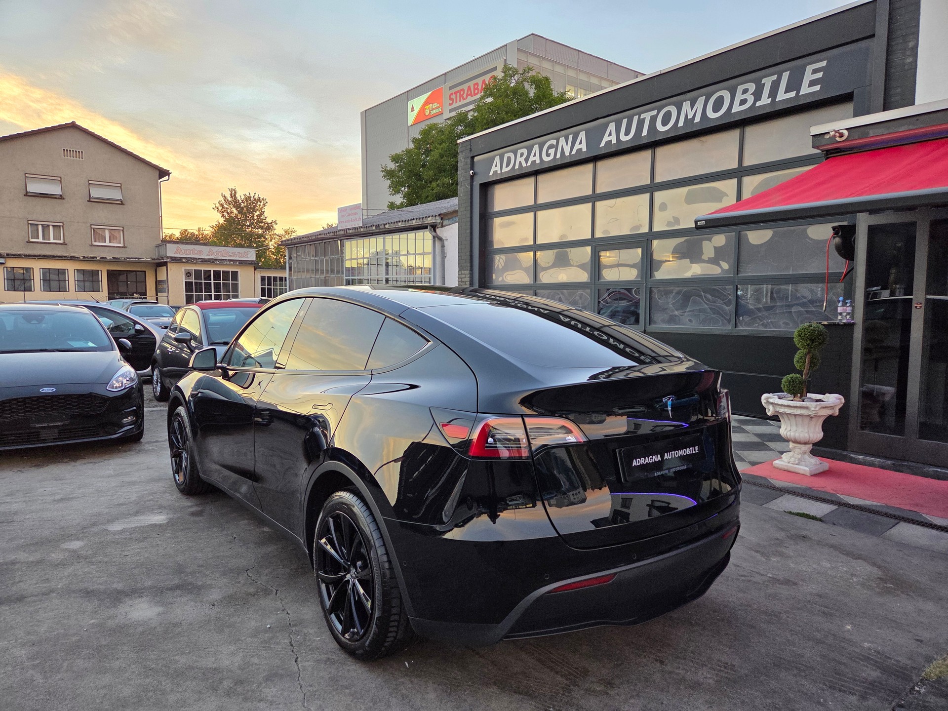 TESLA Model Y Long Range-image-4