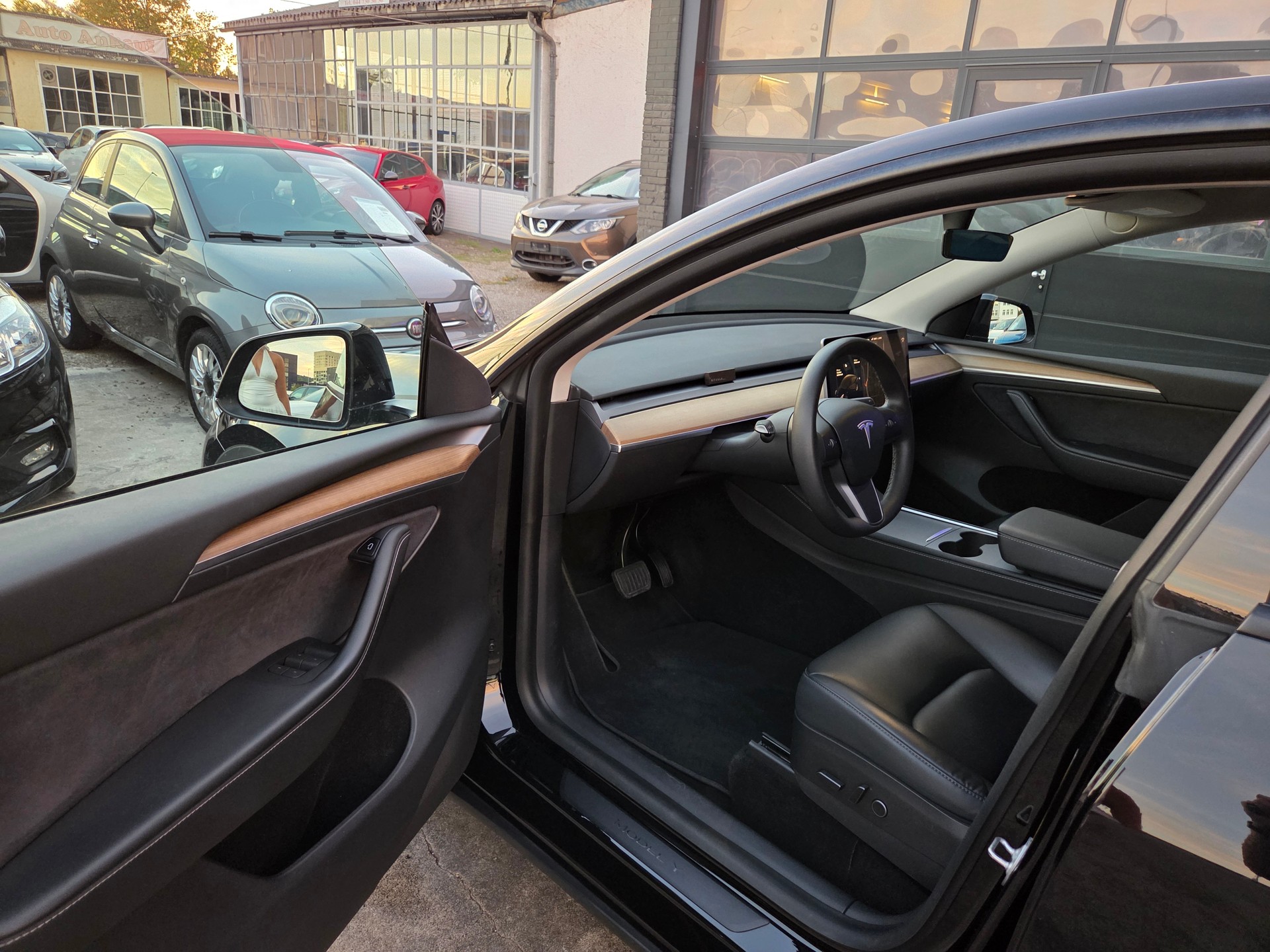 TESLA Model Y Long Range-image-10