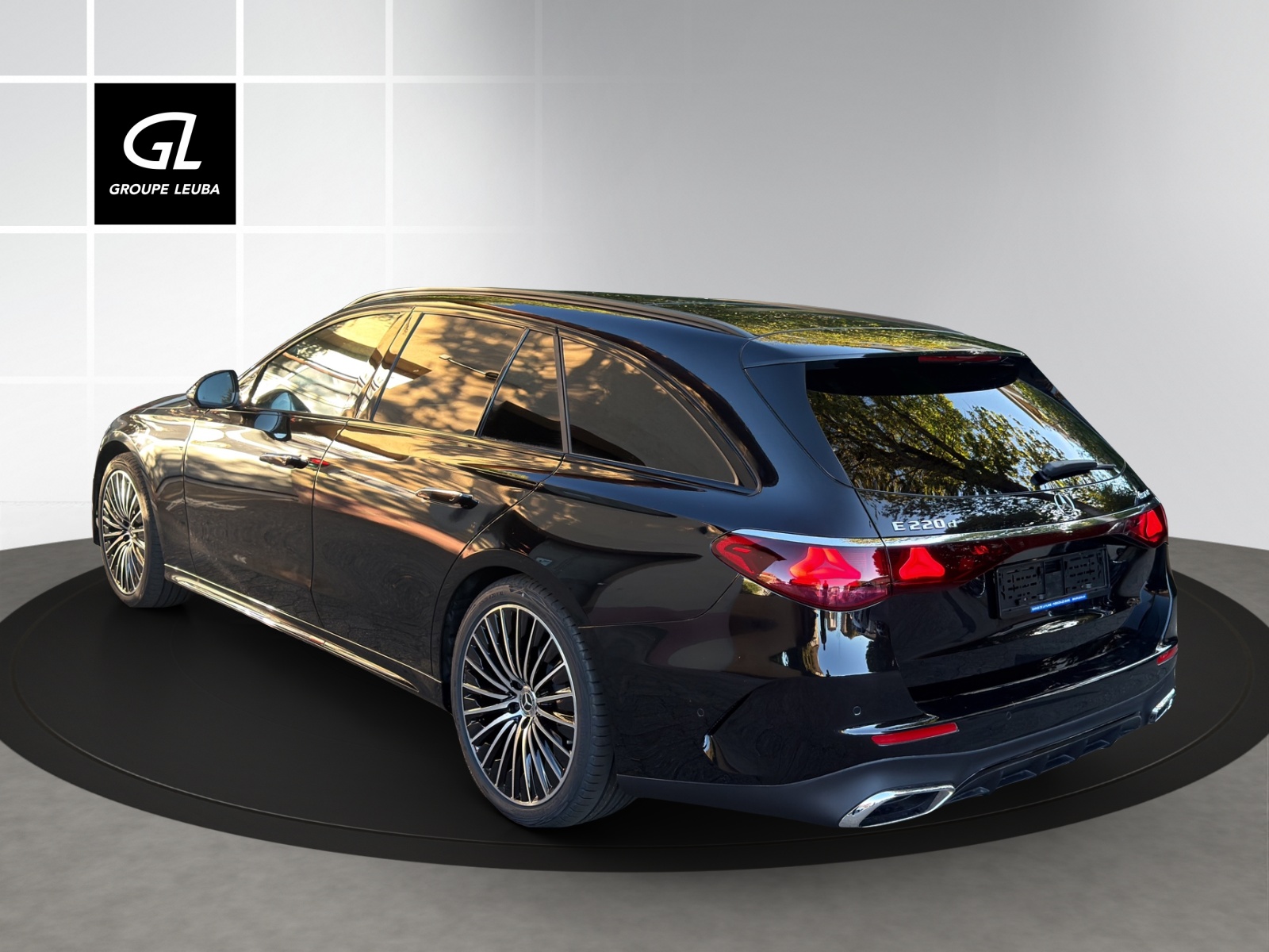 MERCEDES-BENZ E 220 d T 4Matic 9G-Tronic-showroom-element-3
