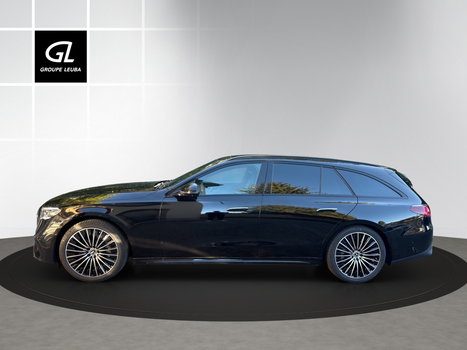 MERCEDES-BENZ E 220 d T 4Matic 9G-Tronic-showroom-element-2
