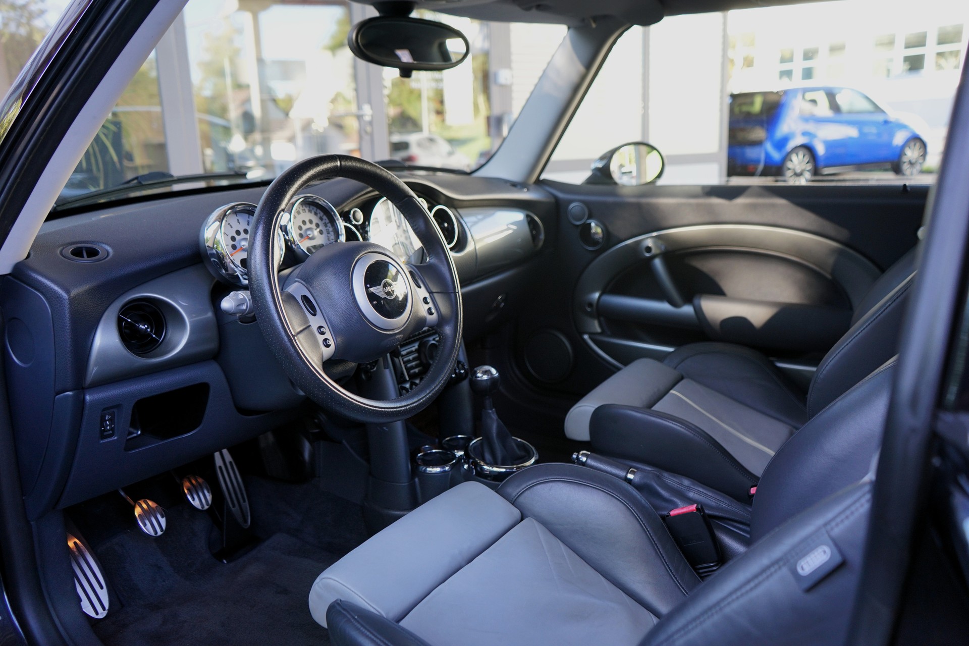 MINI Cooper S-showroom-element-3