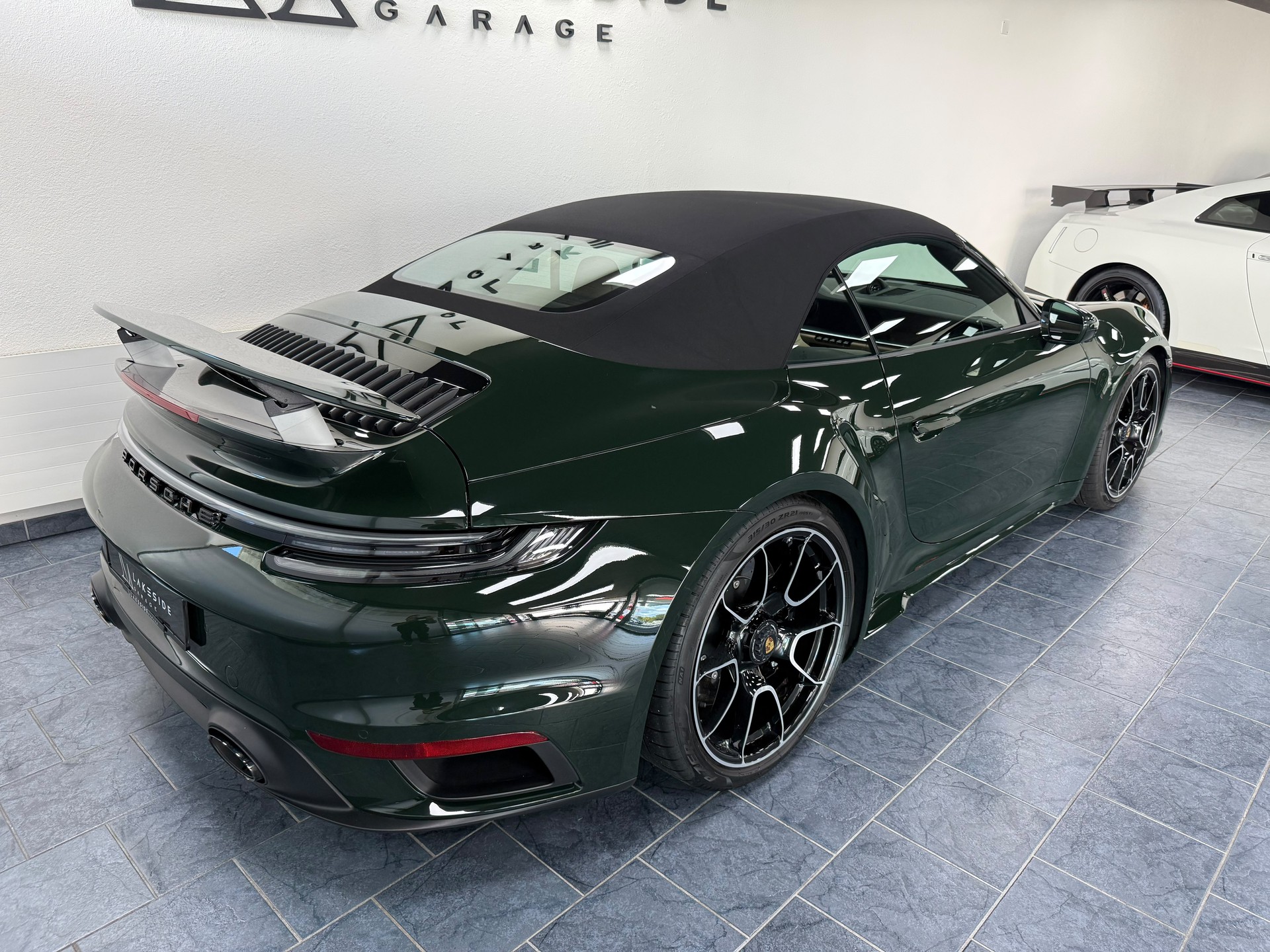 PORSCHE 911 Turbo S Cabriolet PDK-showroom-element-3