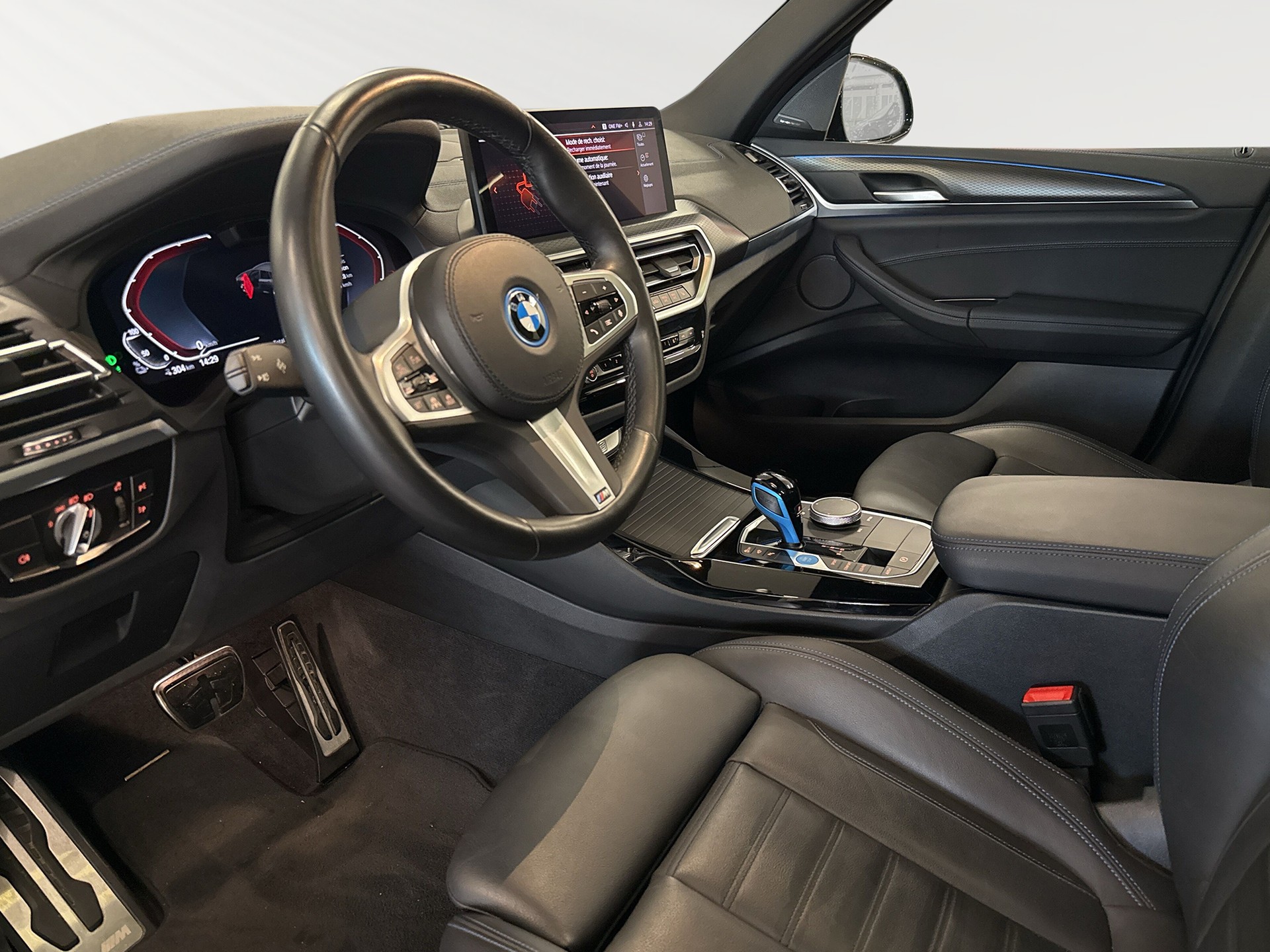 BMW iX3 Impressive-showroom-element-3