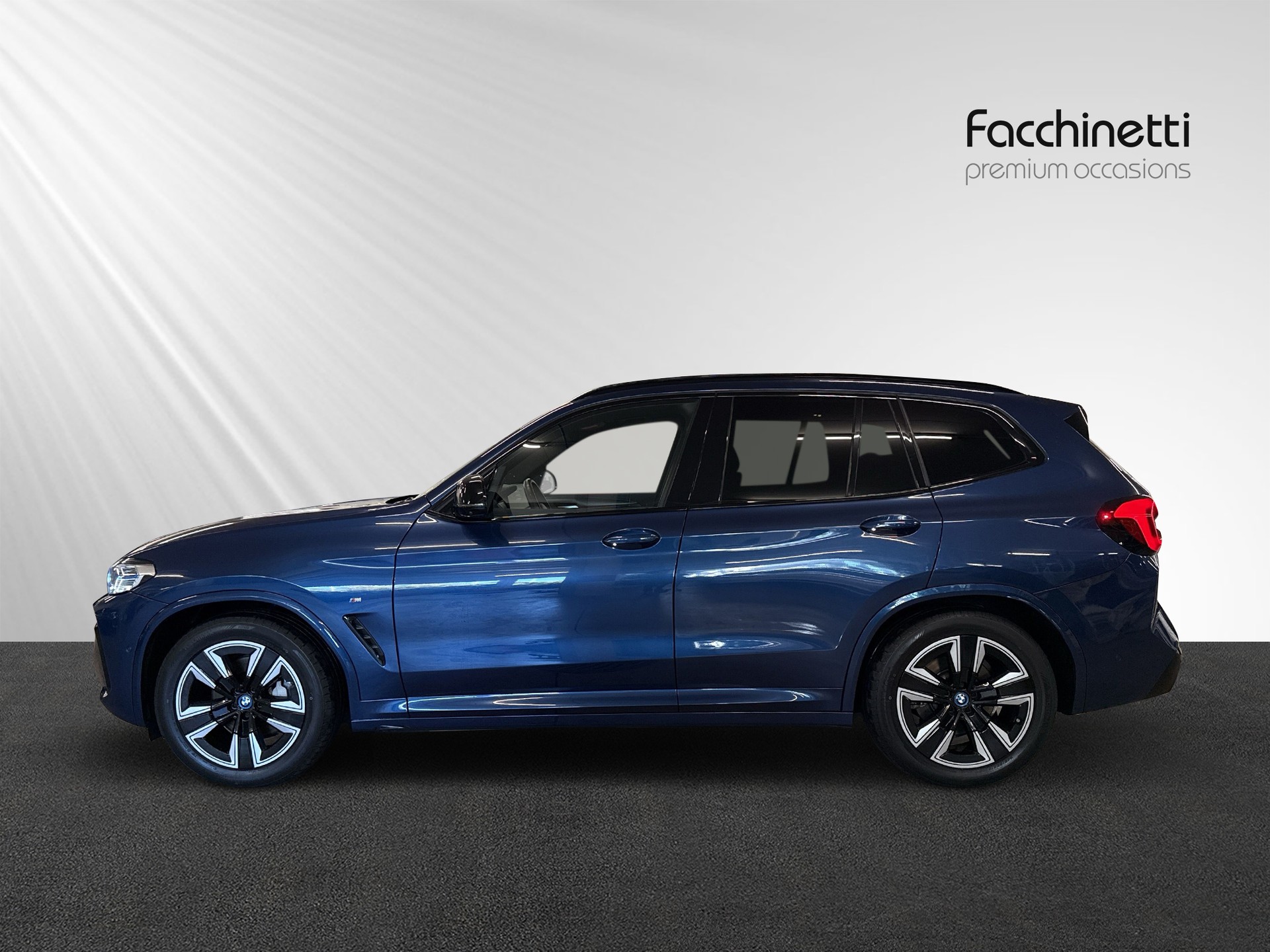 BMW iX3 Impressive-showroom-element-1